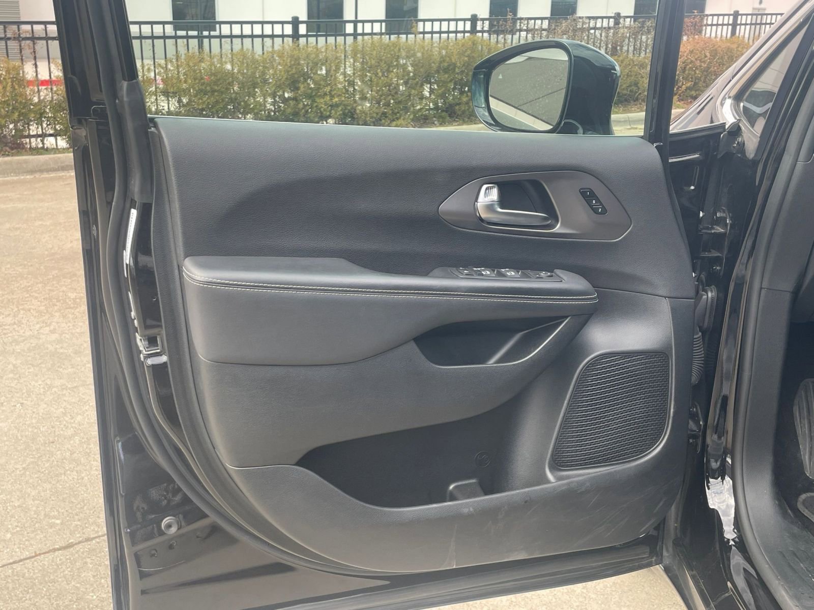 Thumbnail: 2025 Chrysler Pacifica - 18