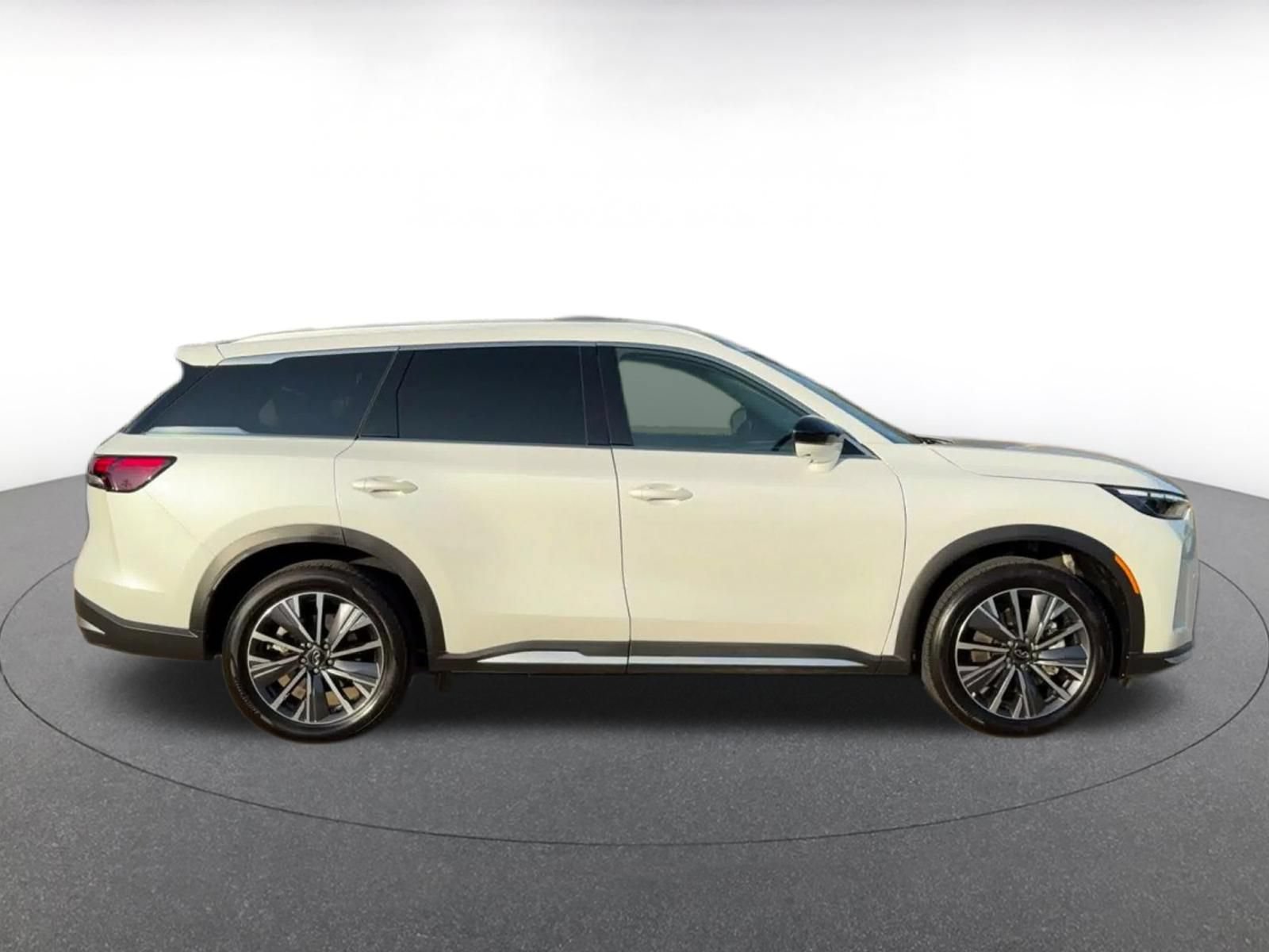 Thumbnail: 2026 INFINITI QX60 - 15