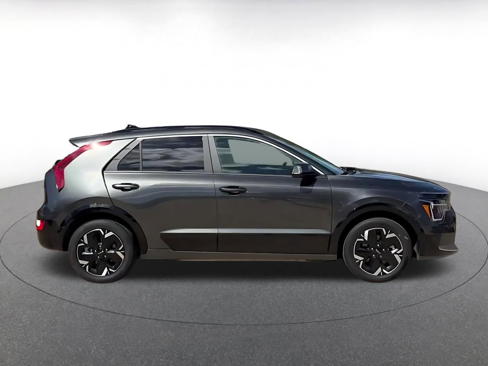 Thumbnail: 2024 Kia Niro - 16