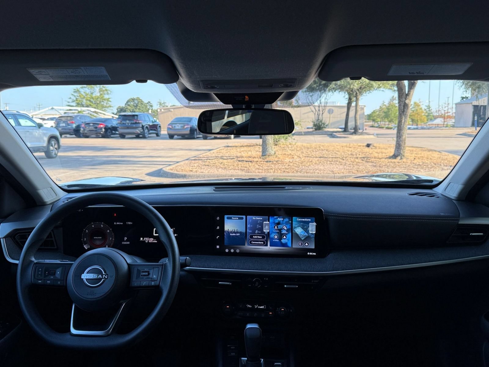Thumbnail: 2026 Nissan Kicks - 32