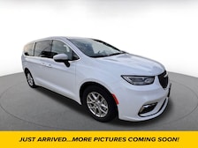 2023 Chrysler Pacifica Touring L -
                  Bedford, TX