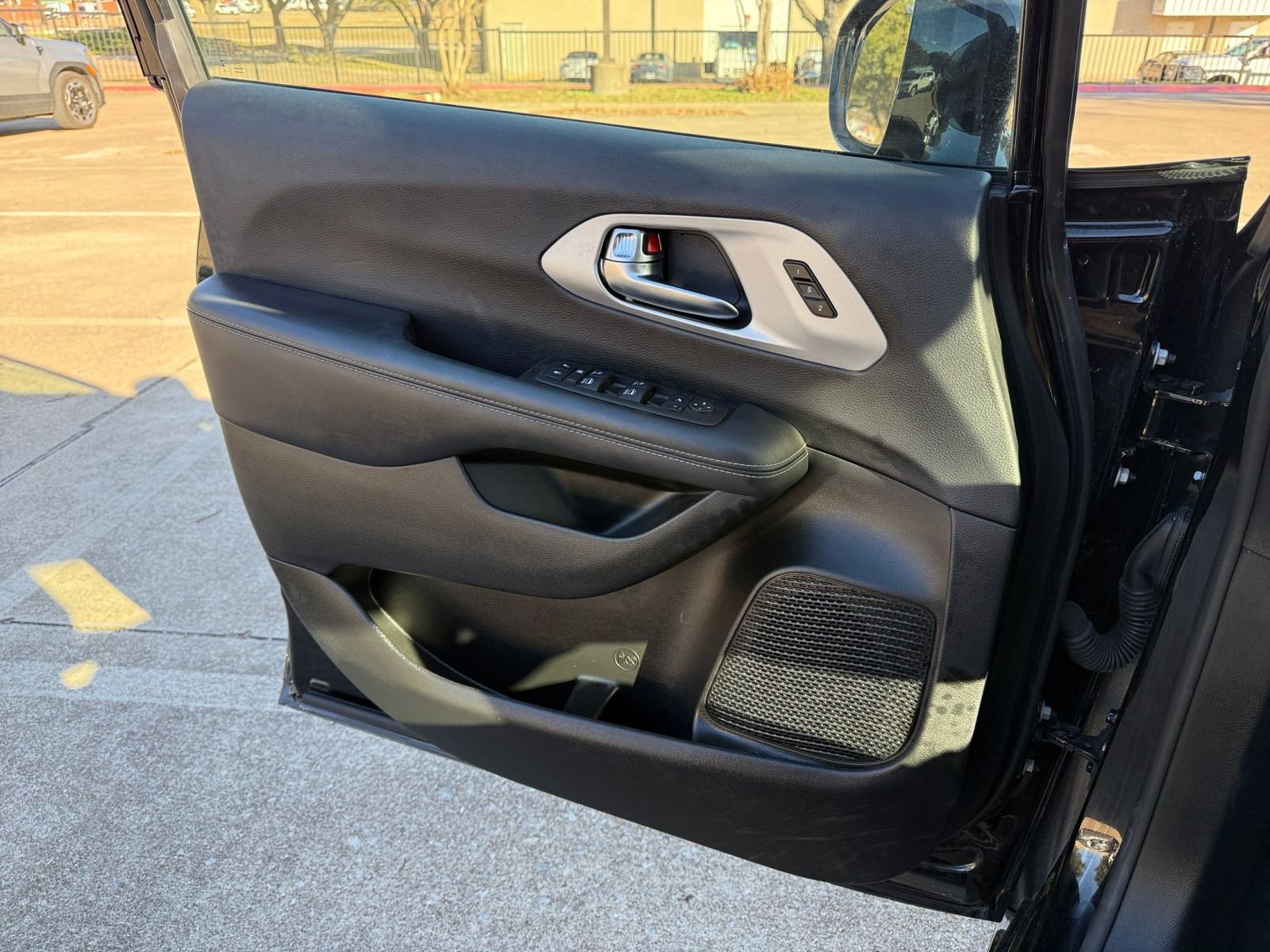 Thumbnail: 2025 Chrysler Pacifica - 21