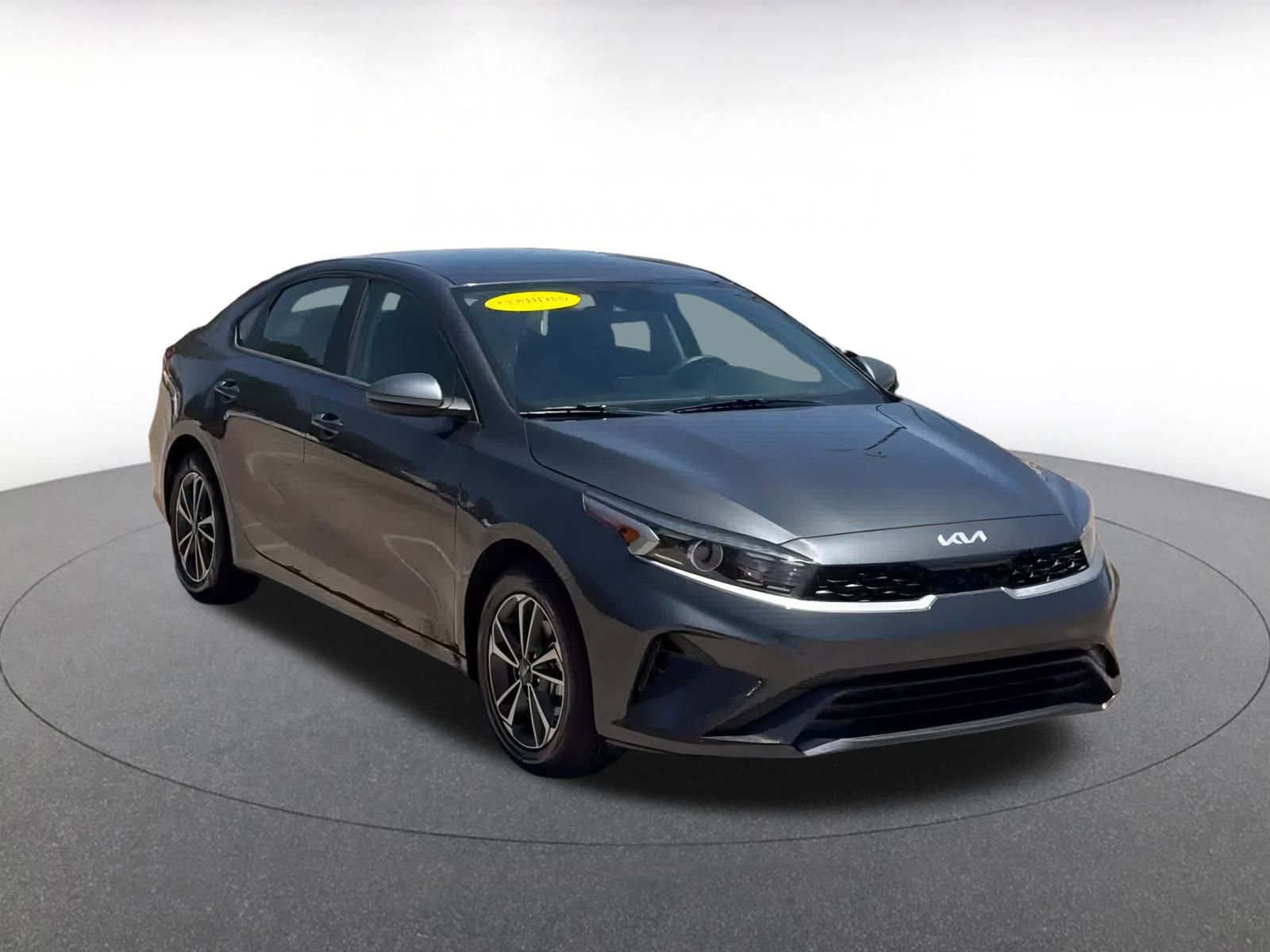 Thumbnail: 2024 Kia Forte - 3
