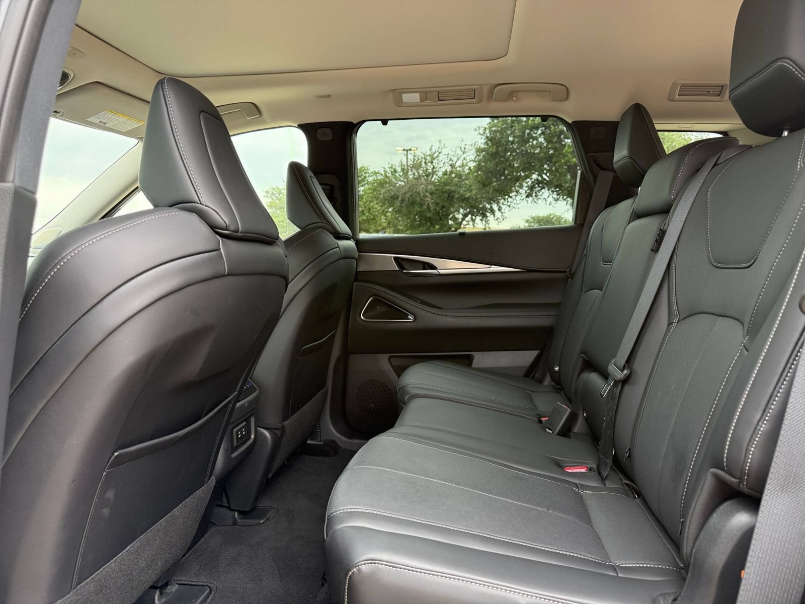 Thumbnail: 2026 INFINITI QX60 - 28