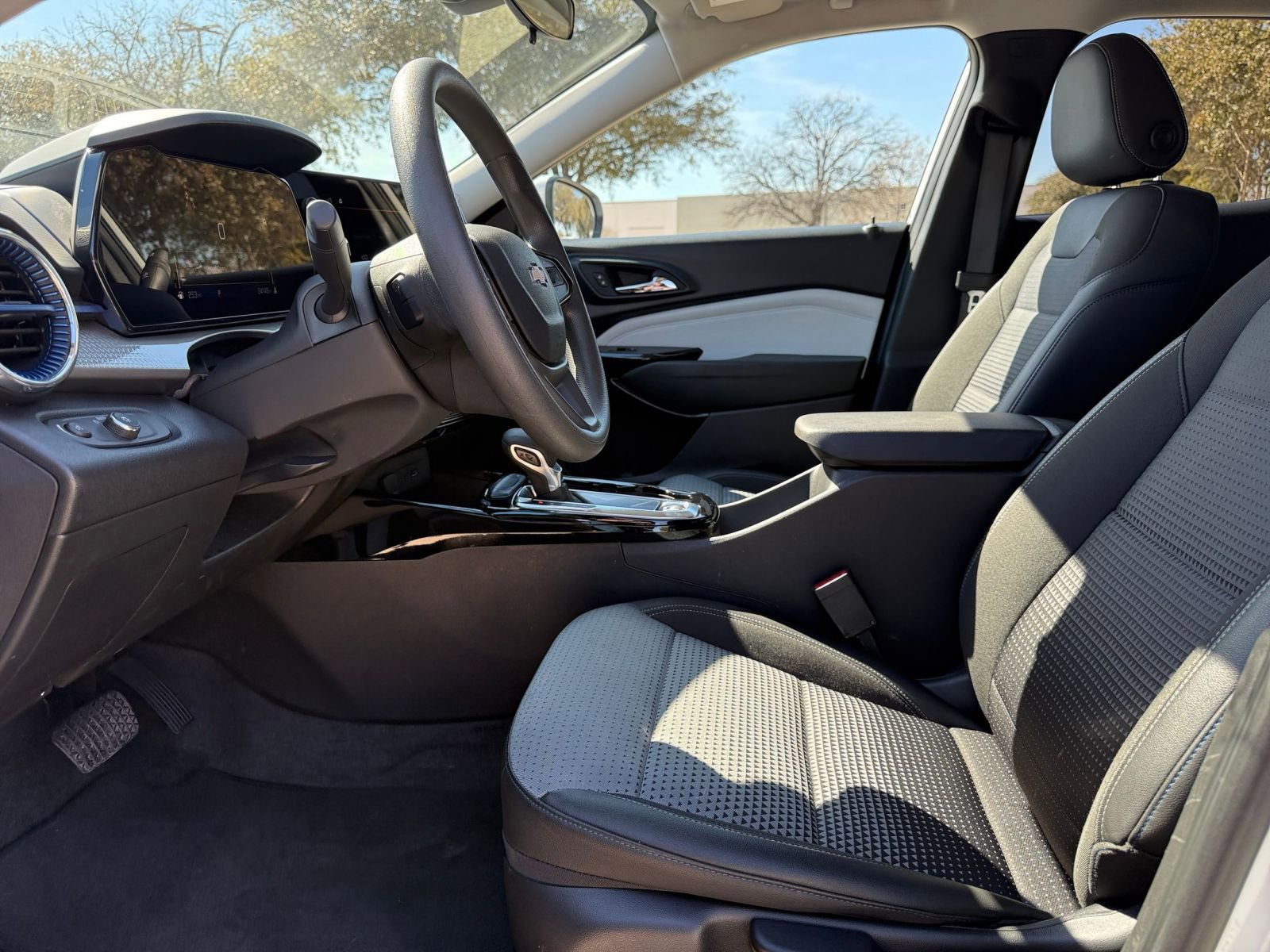 Thumbnail: 2025 Chevrolet Trax - 27