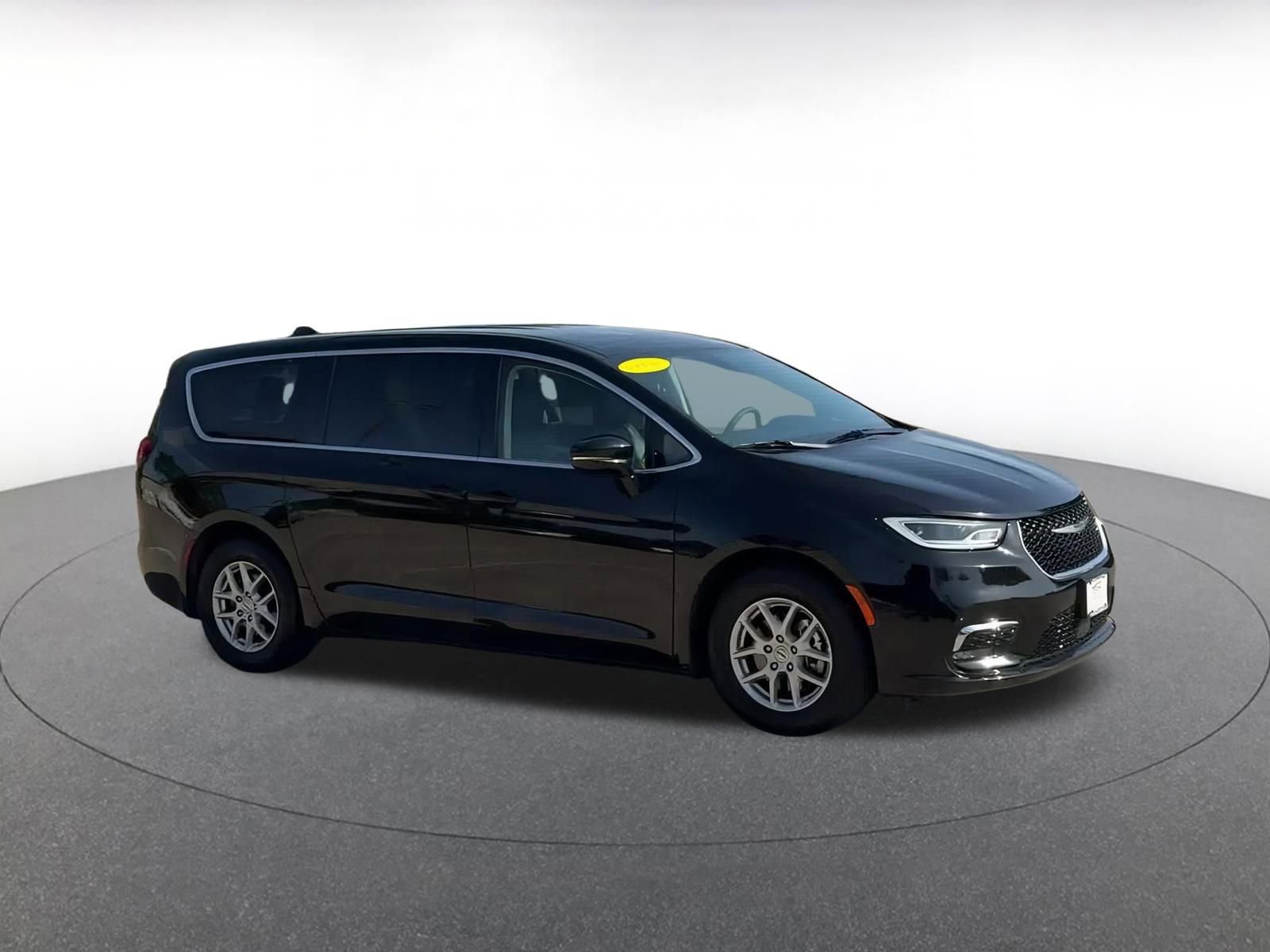 Thumbnail: 2024 Chrysler Pacifica - 2