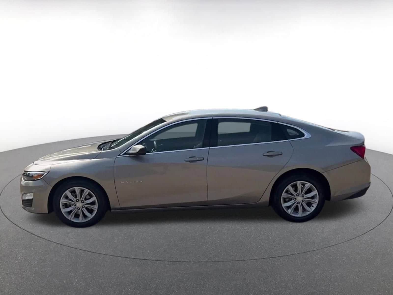 Thumbnail: 2024 Chevrolet Malibu - 9