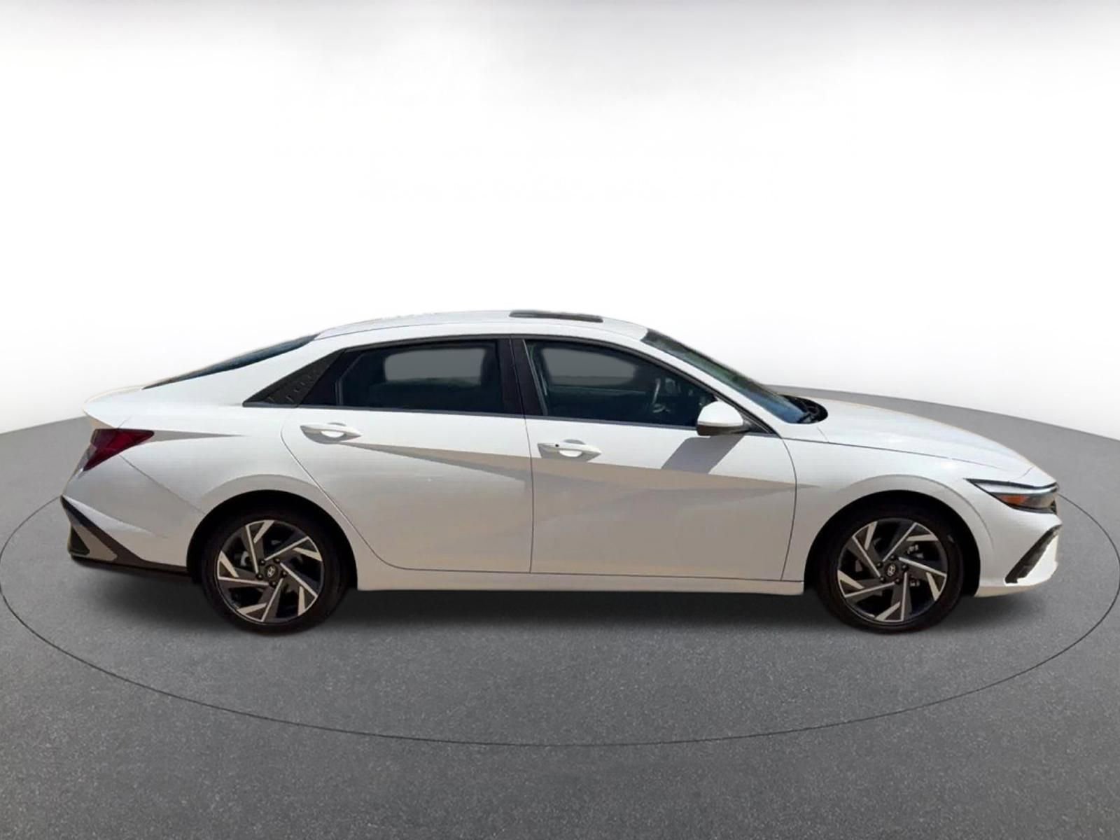 Thumbnail: 2025 Hyundai Elantra - 16