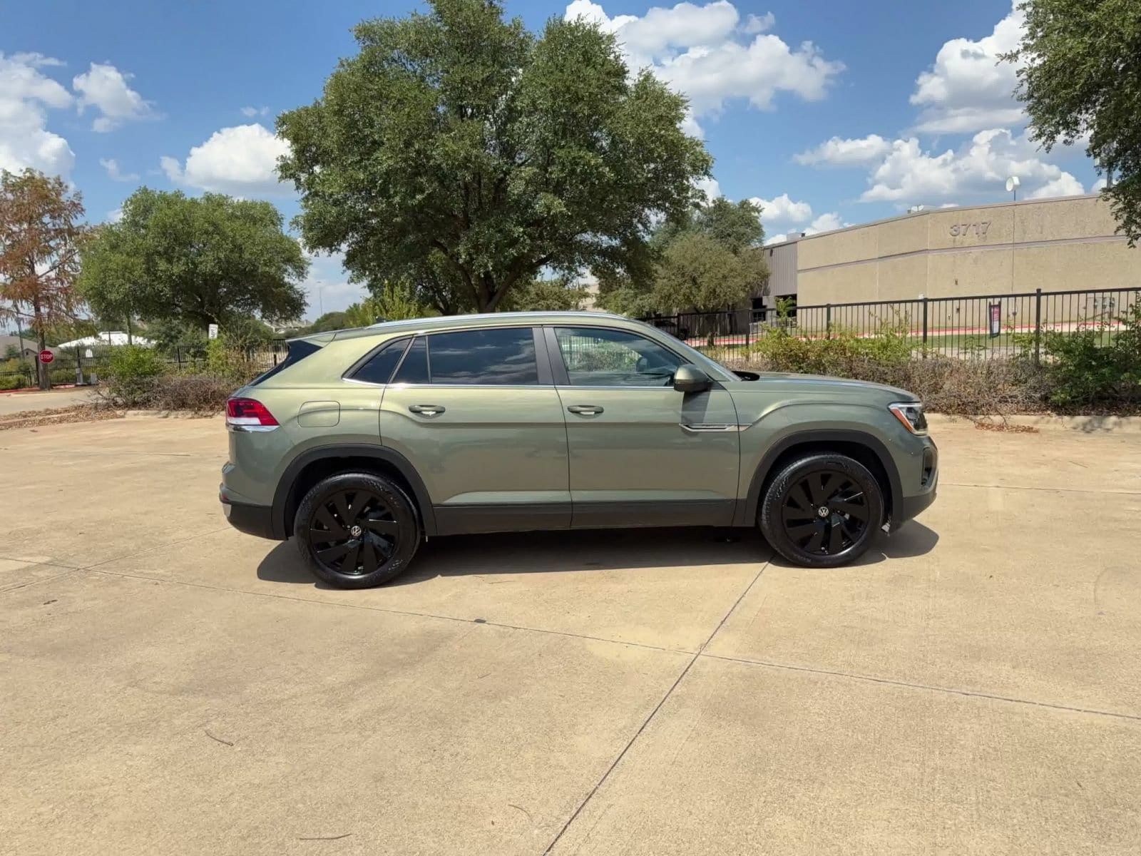 Thumbnail: 2026 Volkswagen Atlas - 13