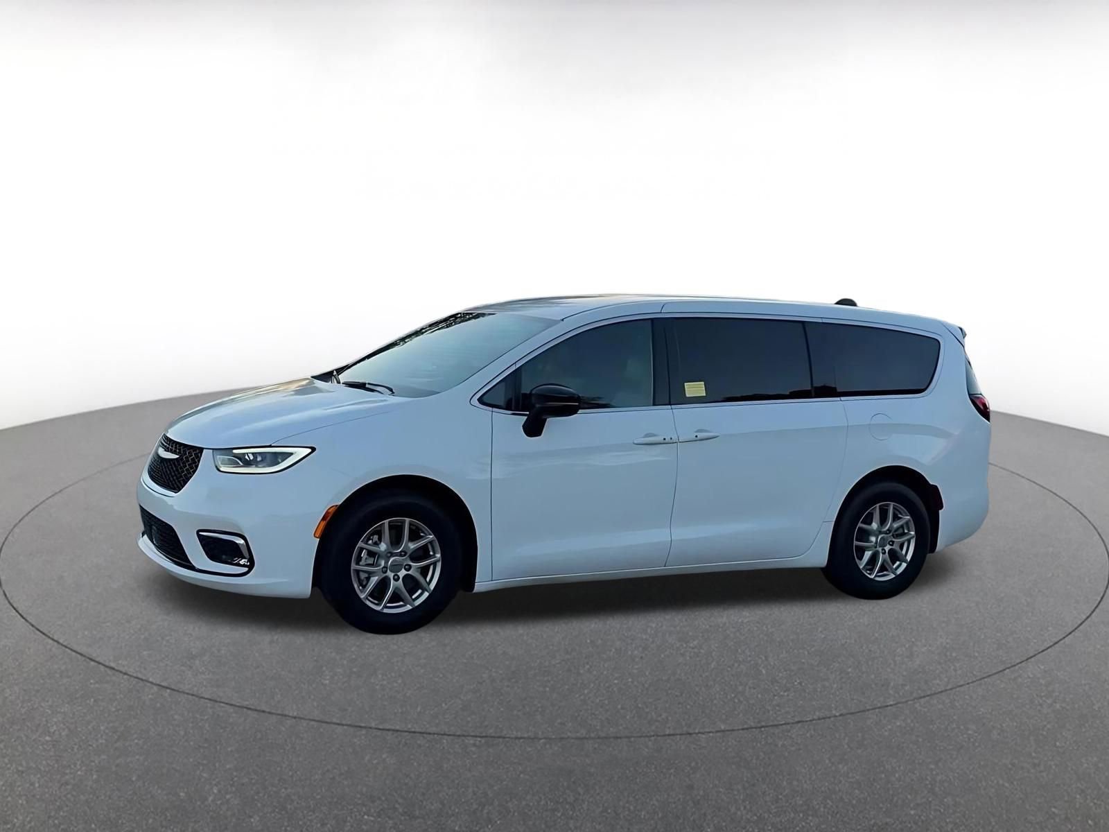 Thumbnail: 2025 Chrysler Pacifica - 8