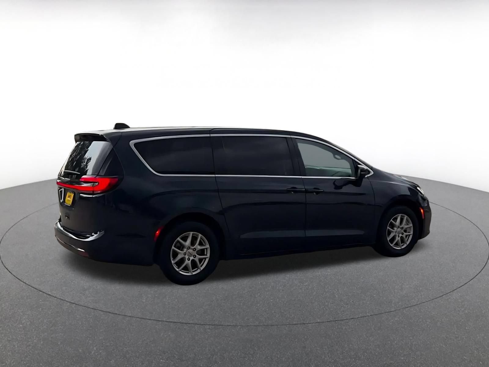 Thumbnail: 2025 Chrysler Pacifica - 14