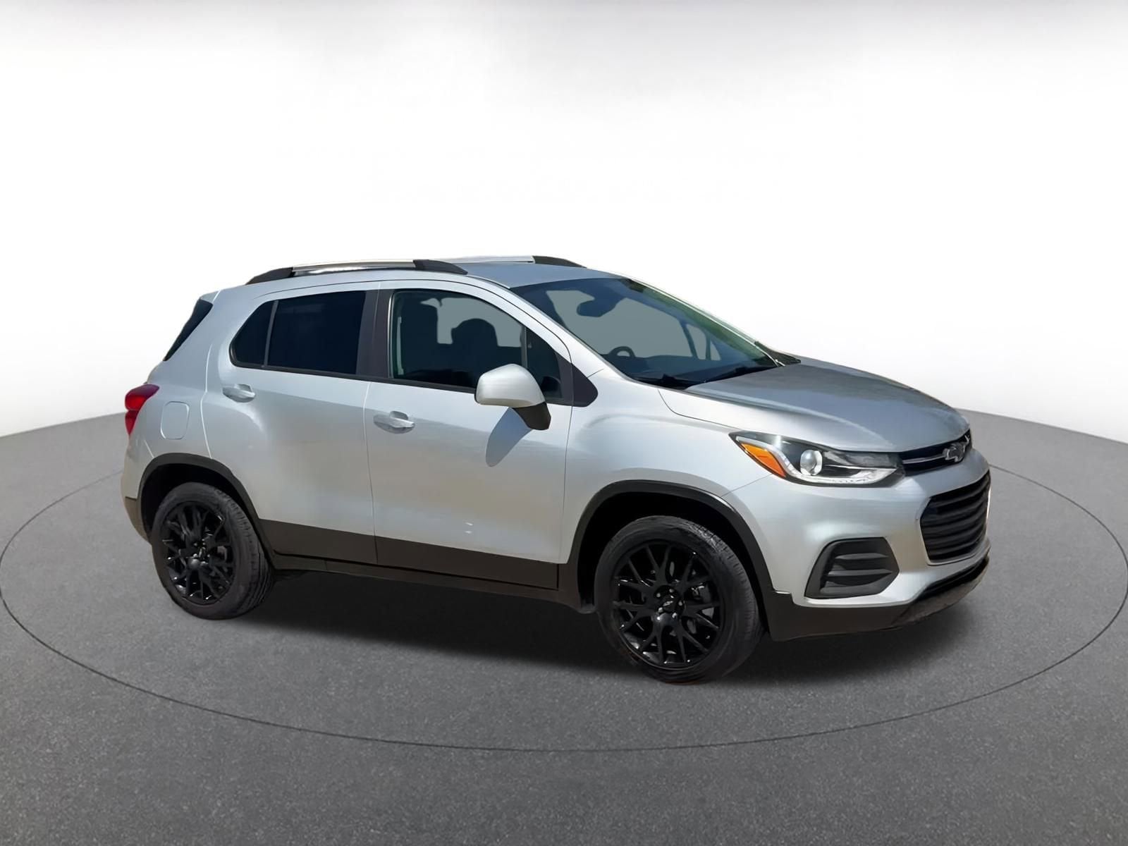 Thumbnail: 2022 Chevrolet Trax - 2