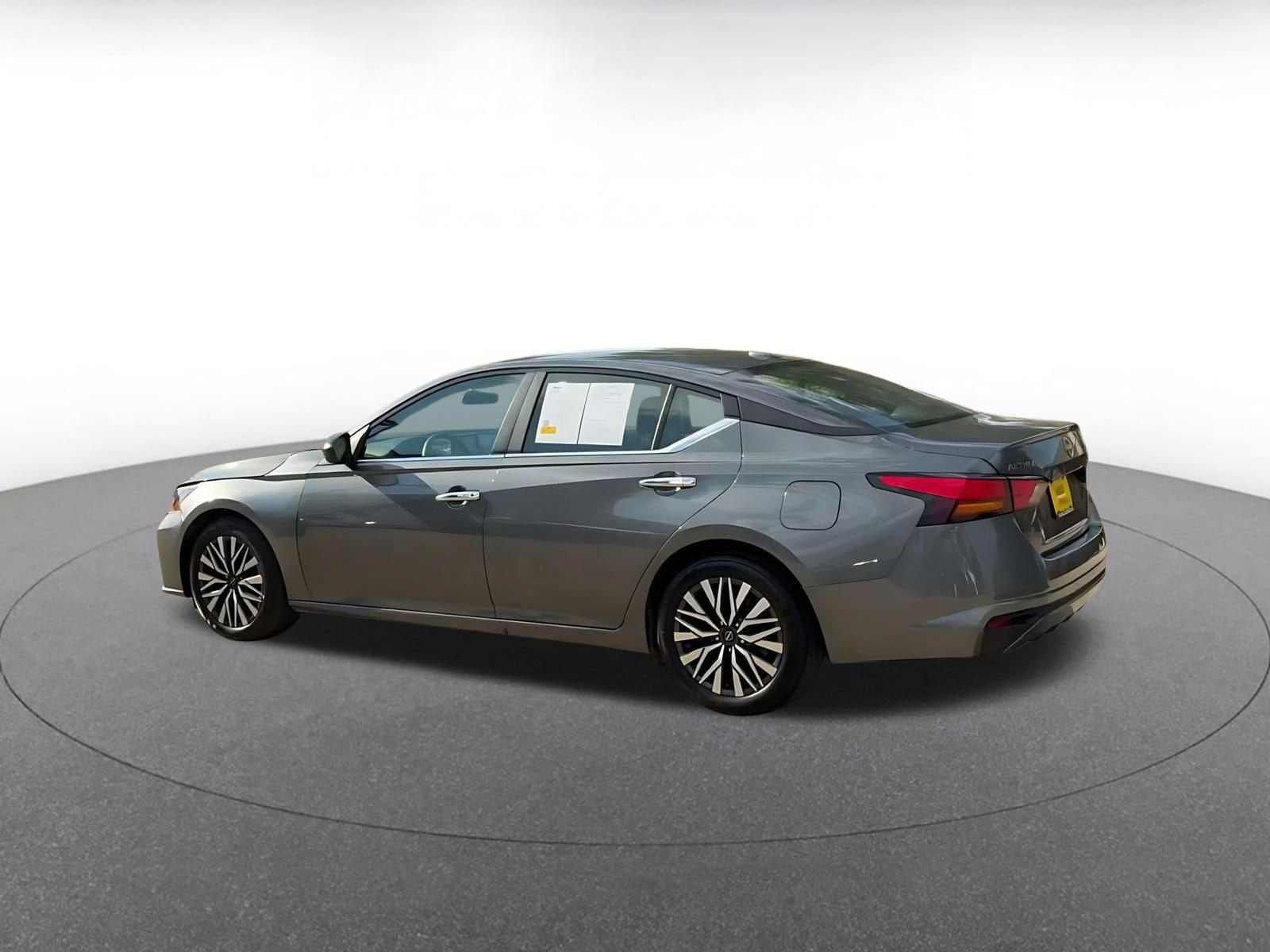 Thumbnail: 2025 Nissan Altima - 9