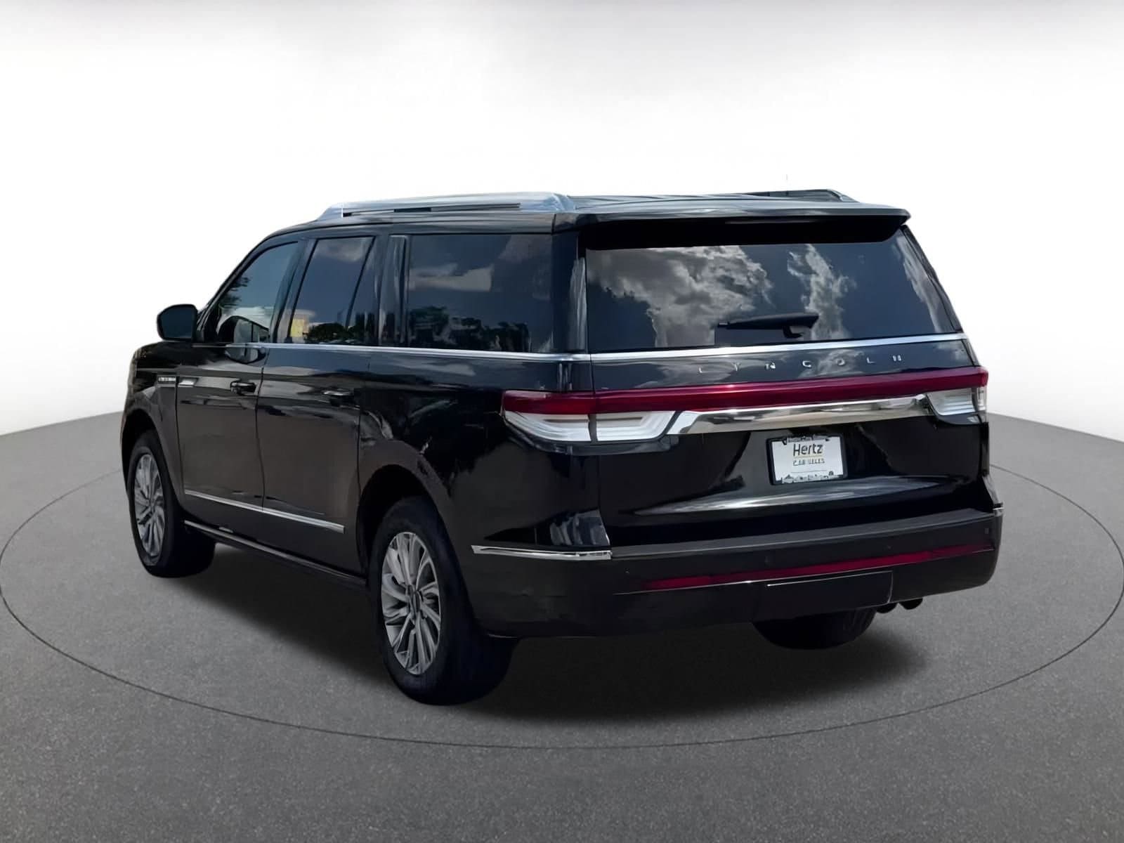 Thumbnail: 2024 Lincoln Navigator L - 11
