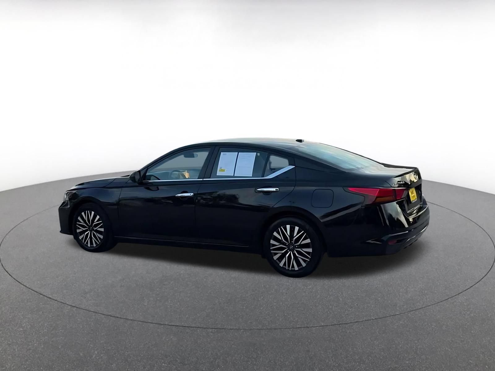 Thumbnail: 2025 Nissan Altima - 9