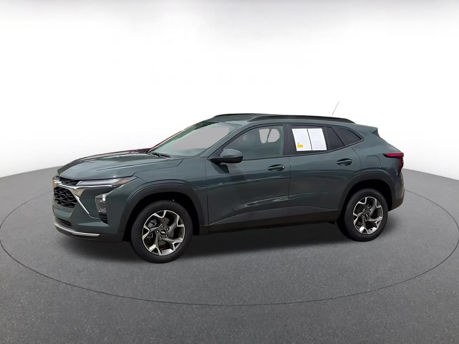 Thumbnail: 2025 Chevrolet Trax - 8