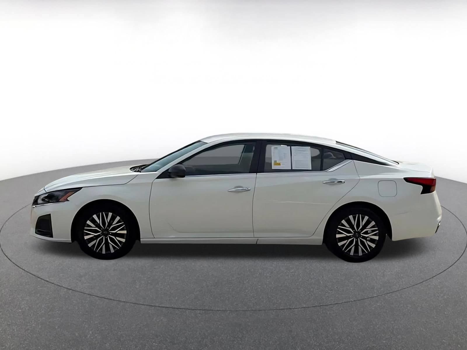 Thumbnail: 2025 Nissan Altima - 8