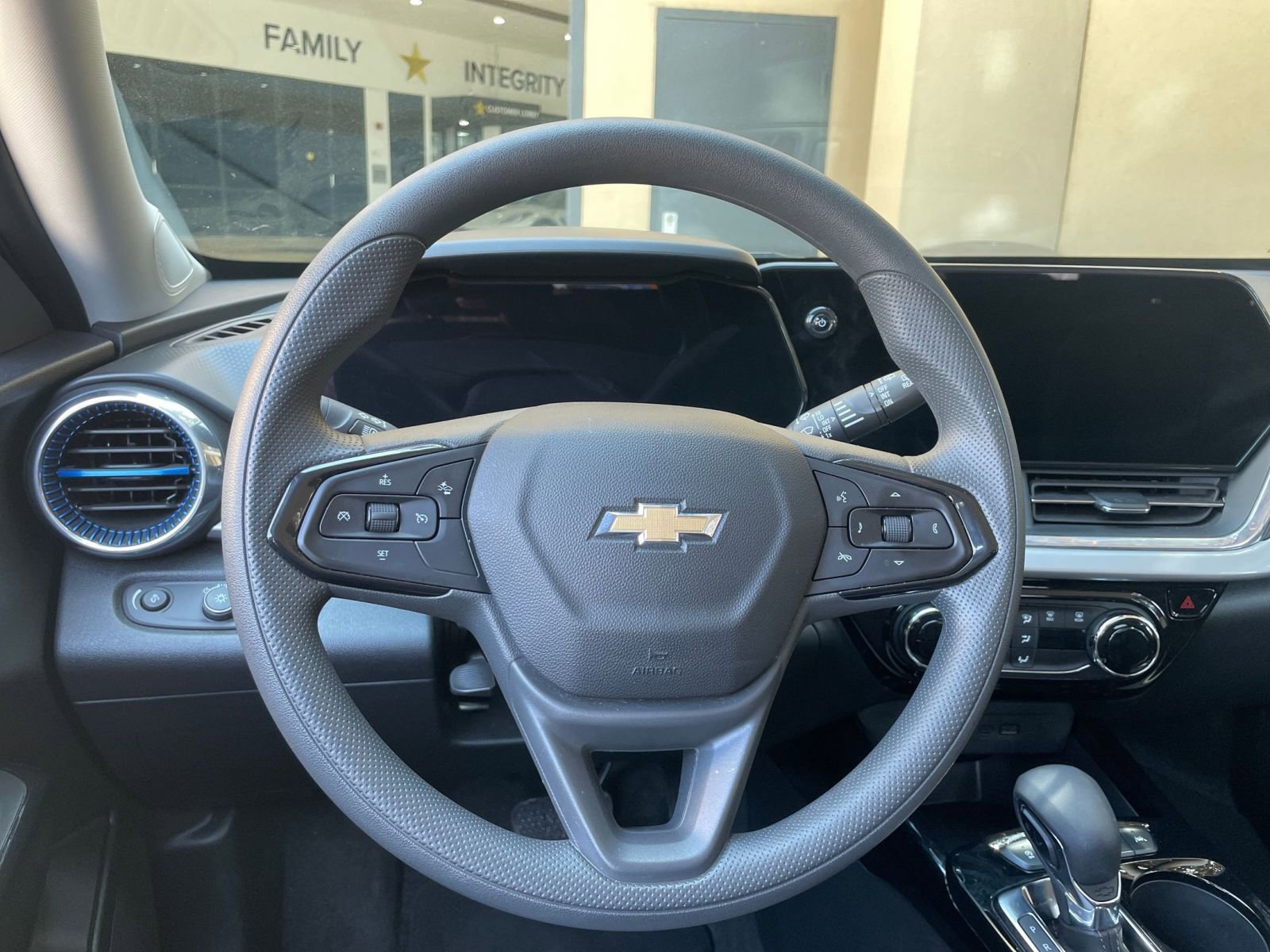 Thumbnail: 2025 Chevrolet Trax - 31
