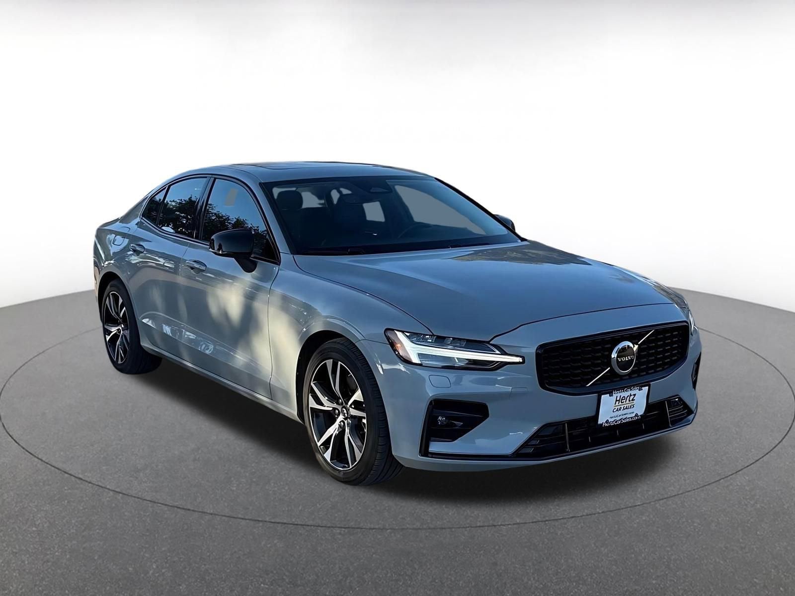 Thumbnail: 2025 Volvo S60 - 1