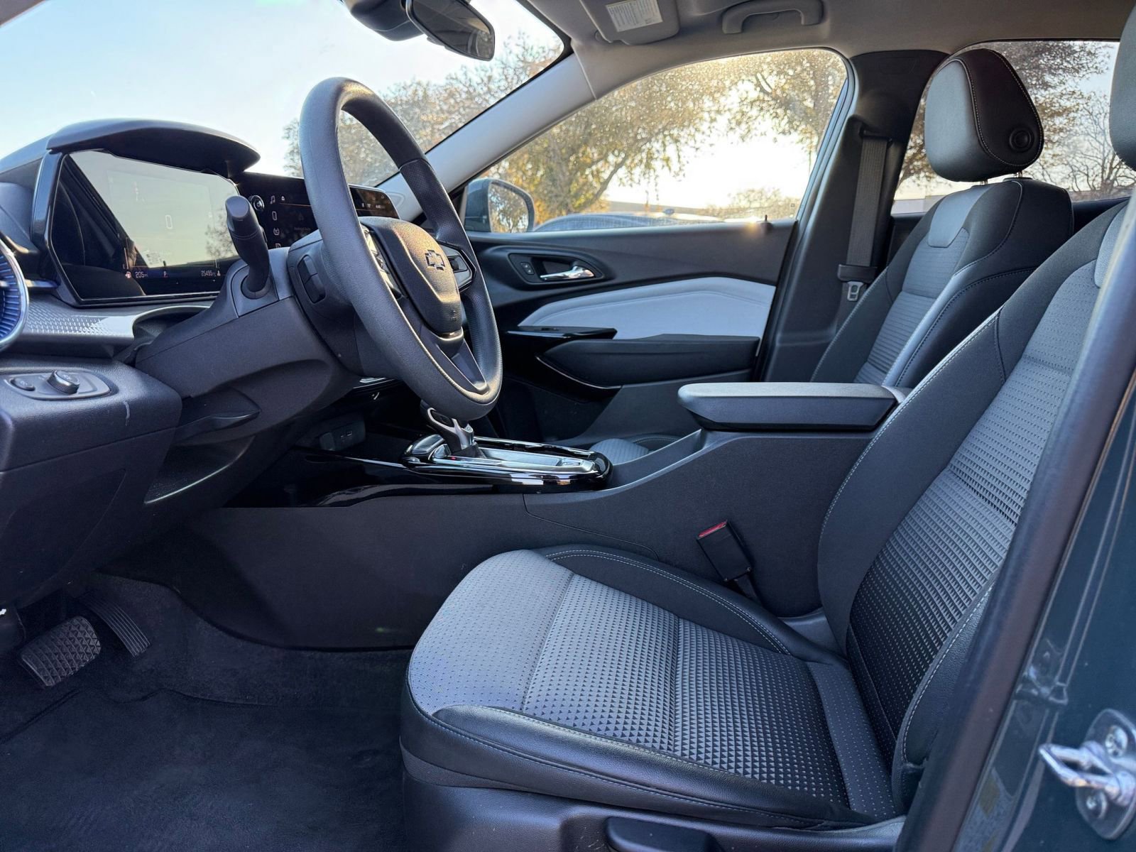 Thumbnail: 2025 Chevrolet Trax - 27