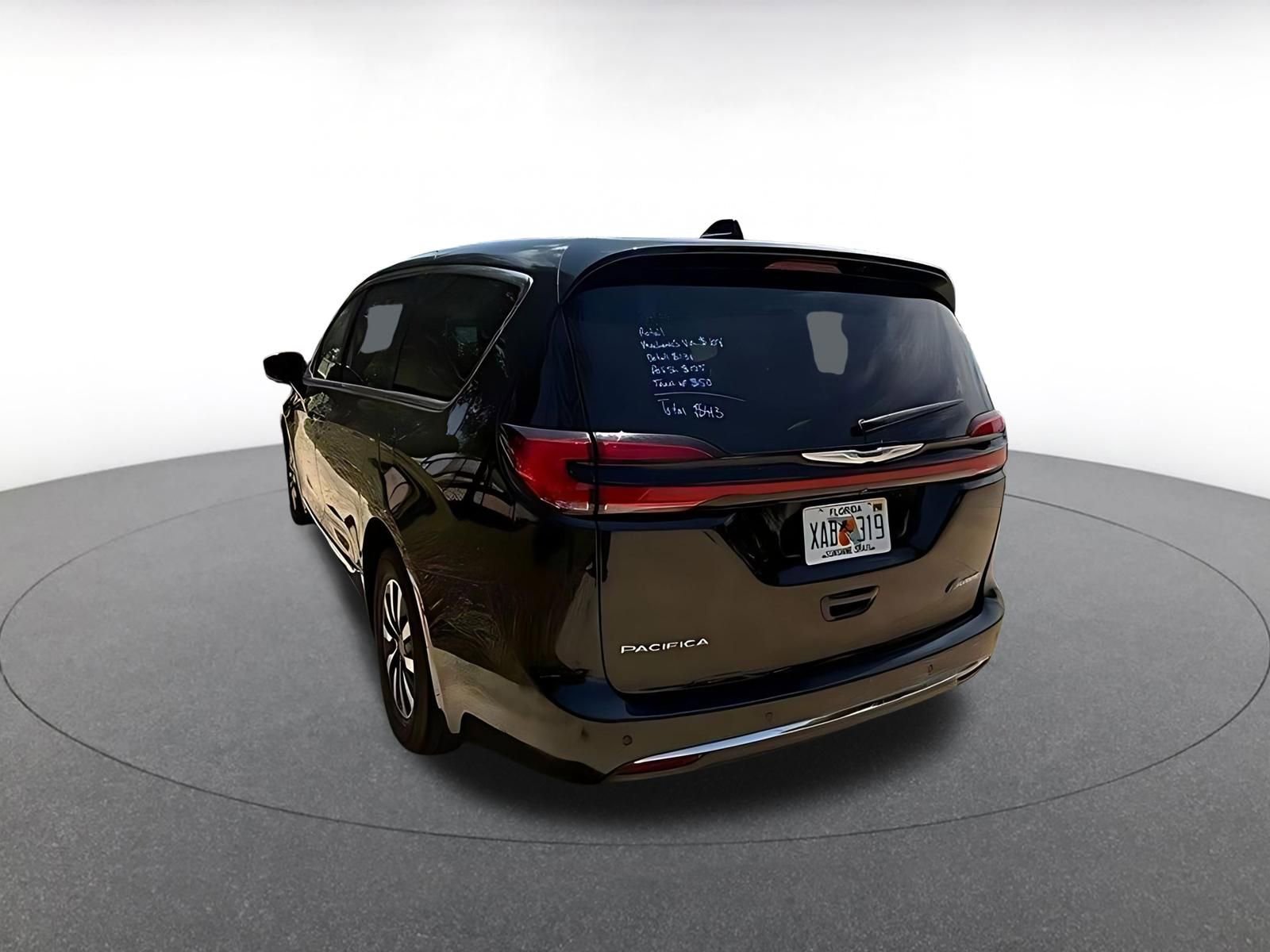 Thumbnail: 2023 Chrysler Pacifica - 4