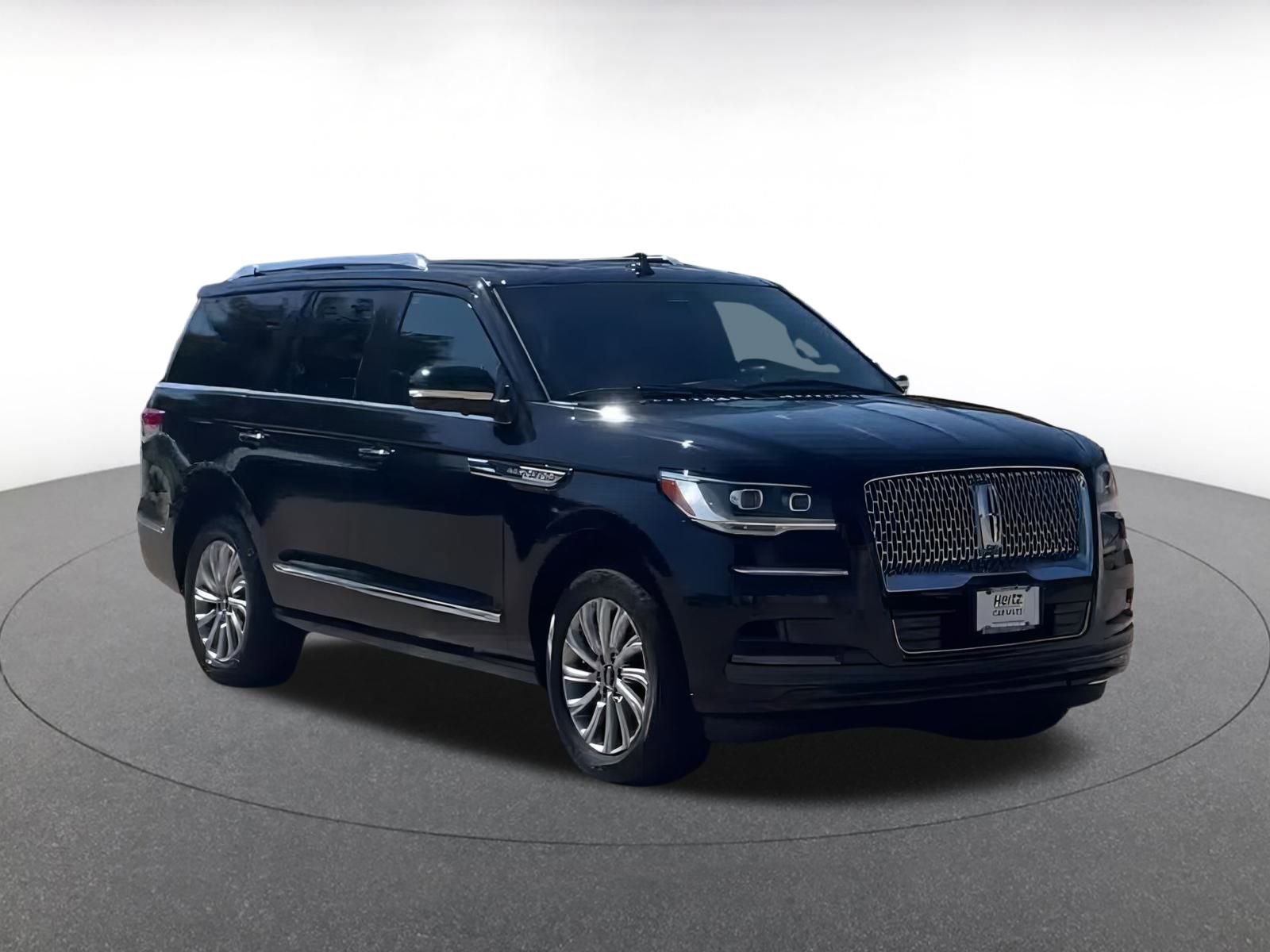 Thumbnail: 2024 Lincoln Navigator - 3