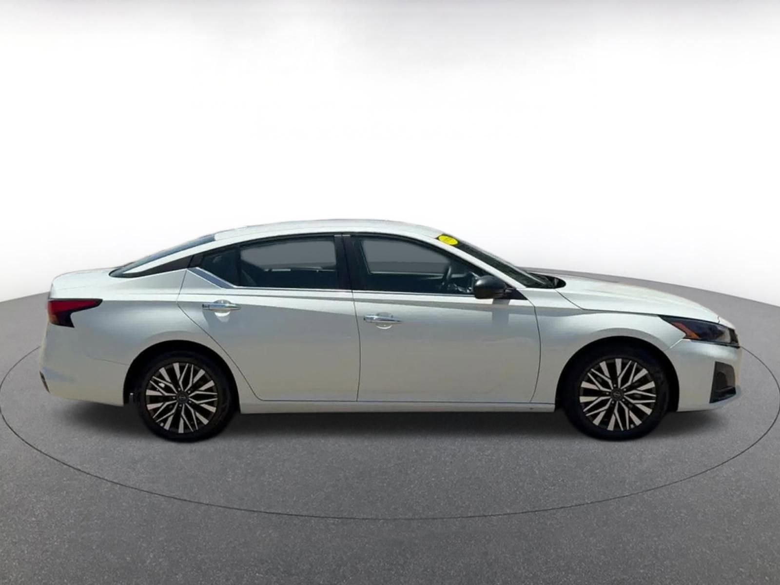 2024 Nissan Altima SV 16