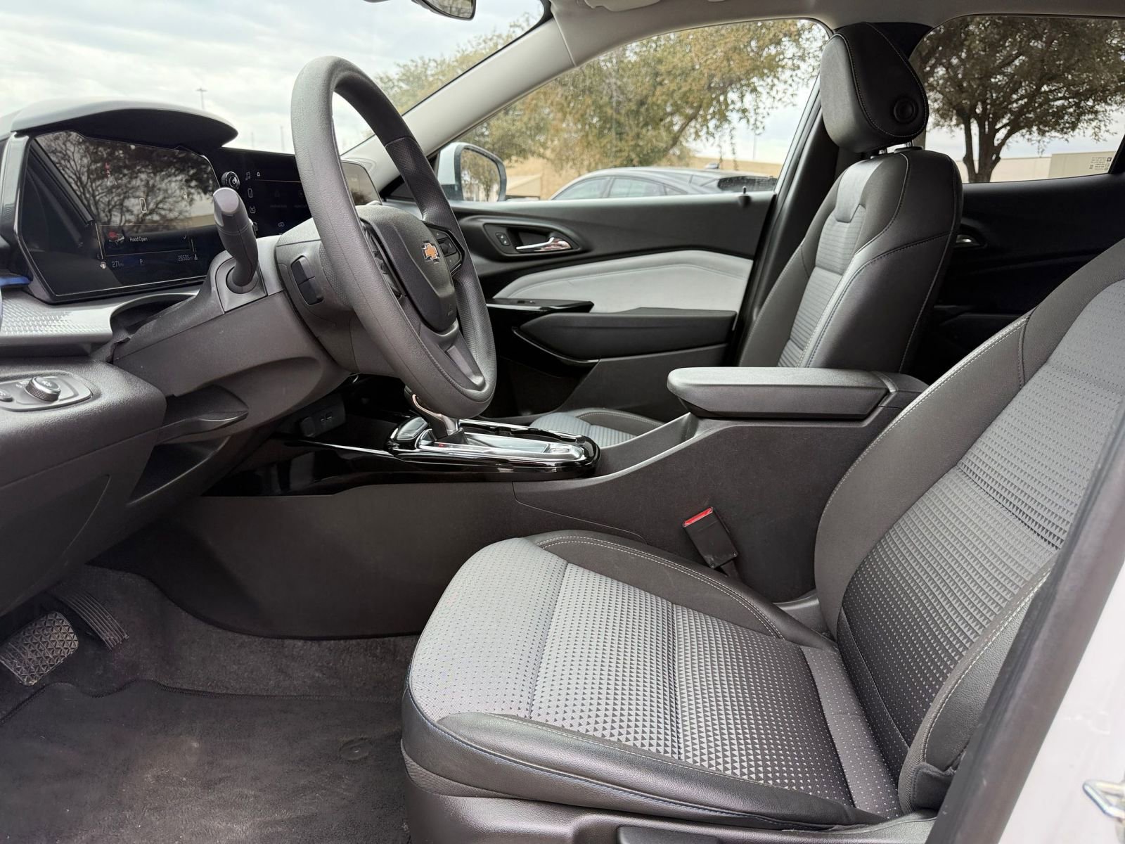 Thumbnail: 2025 Chevrolet Trax - 27