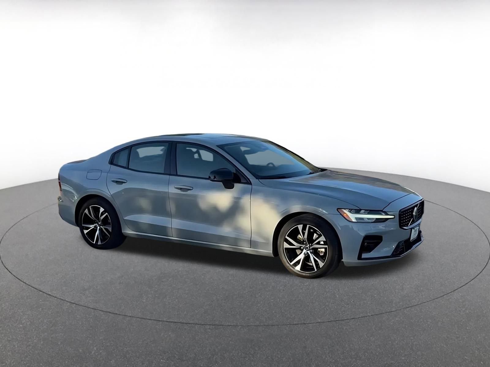 Thumbnail: 2025 Volvo S60 - 2