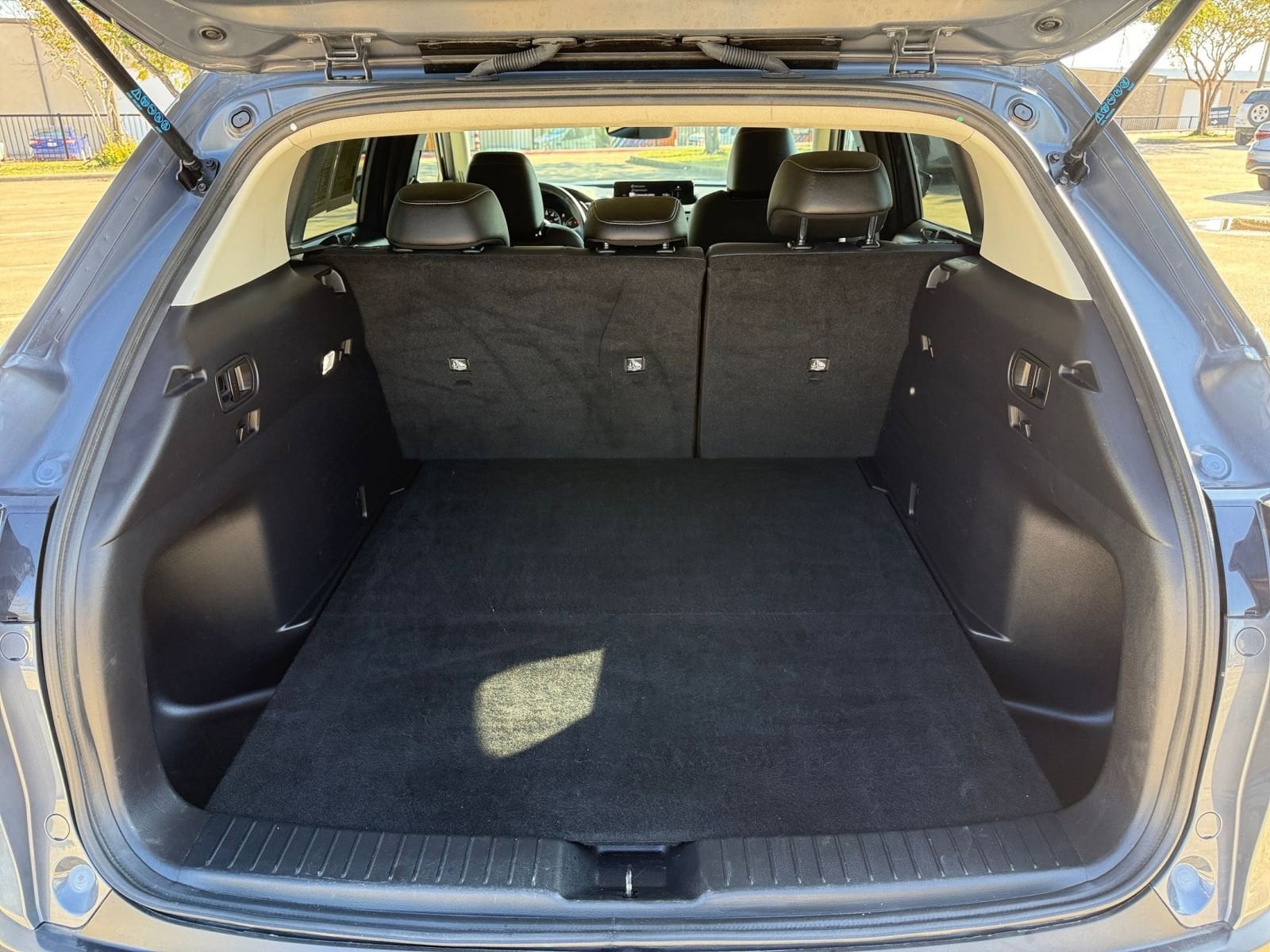 Thumbnail: 2025 Mazda CX-50 - 31