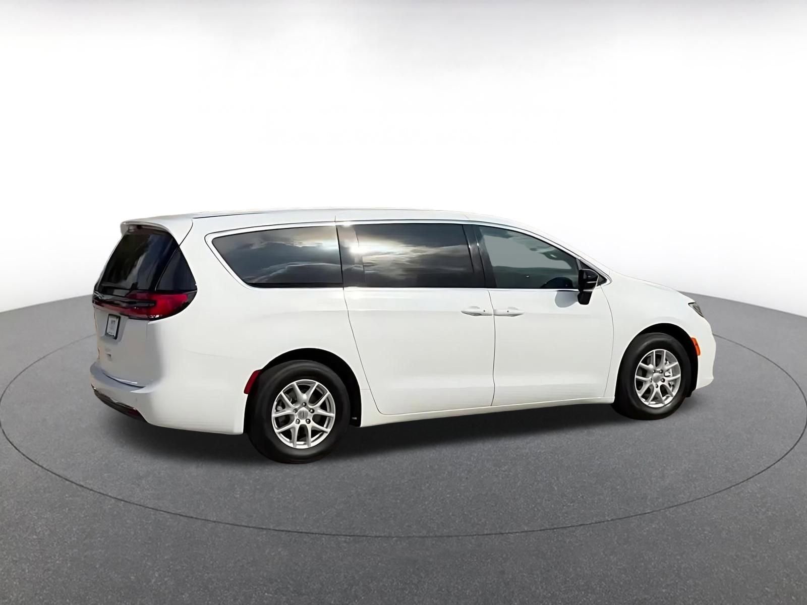 Thumbnail: 2025 Chrysler Pacifica - 15