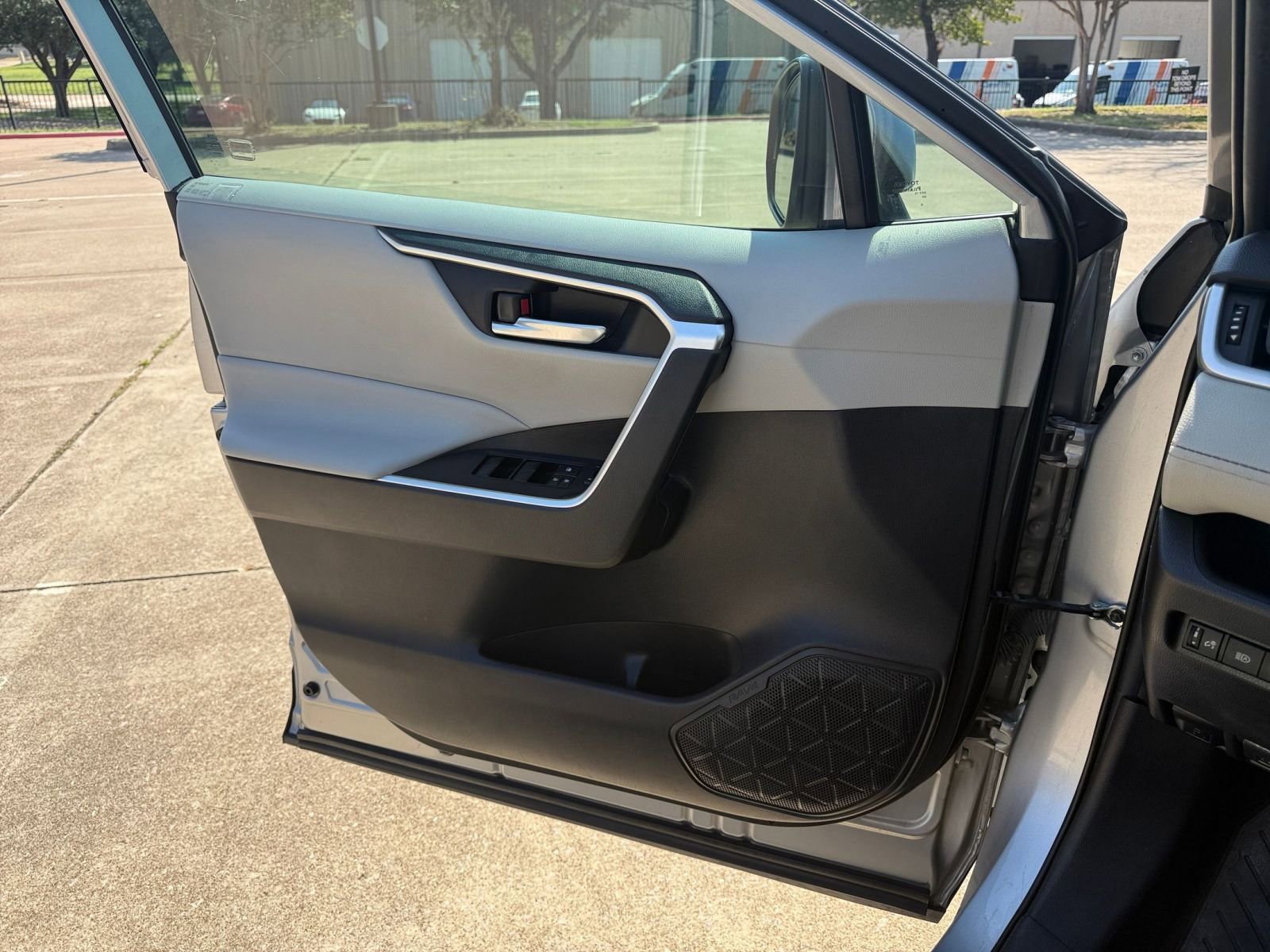 Thumbnail: 2021 Toyota RAV4 - 20