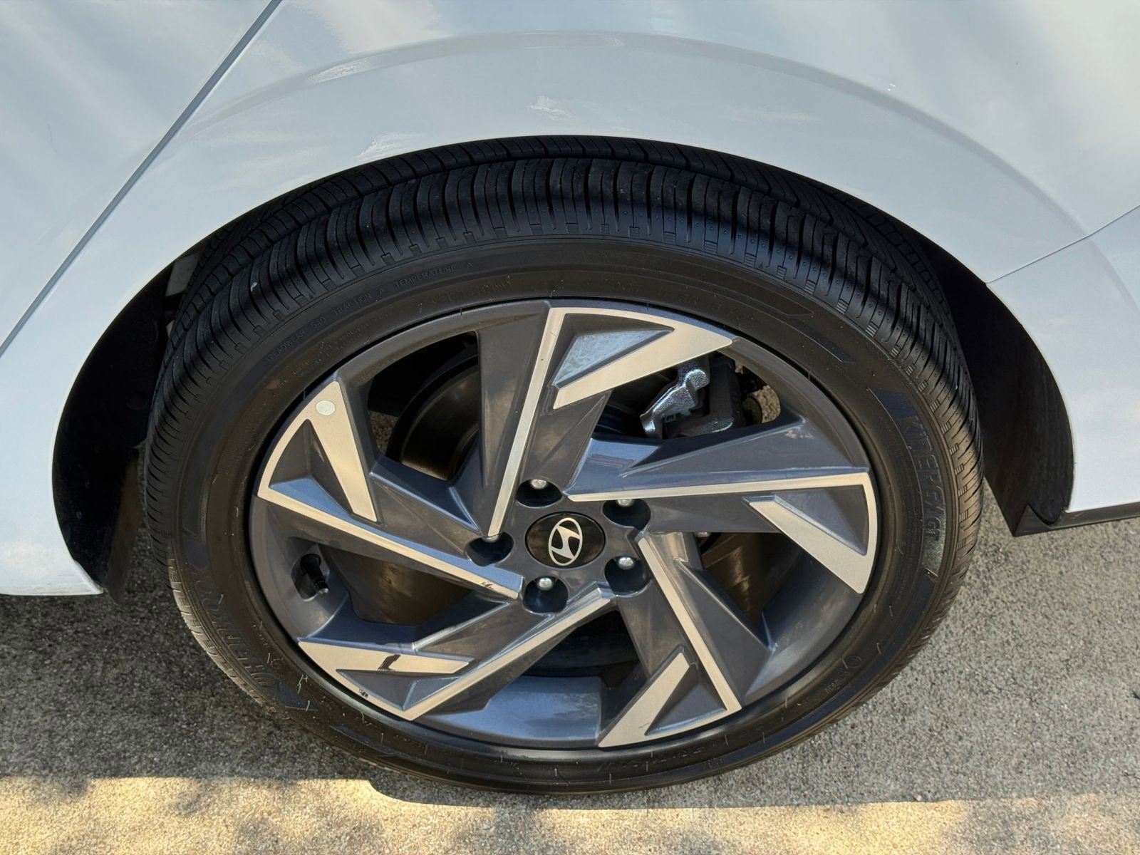 Thumbnail: 2025 Hyundai Elantra - 32