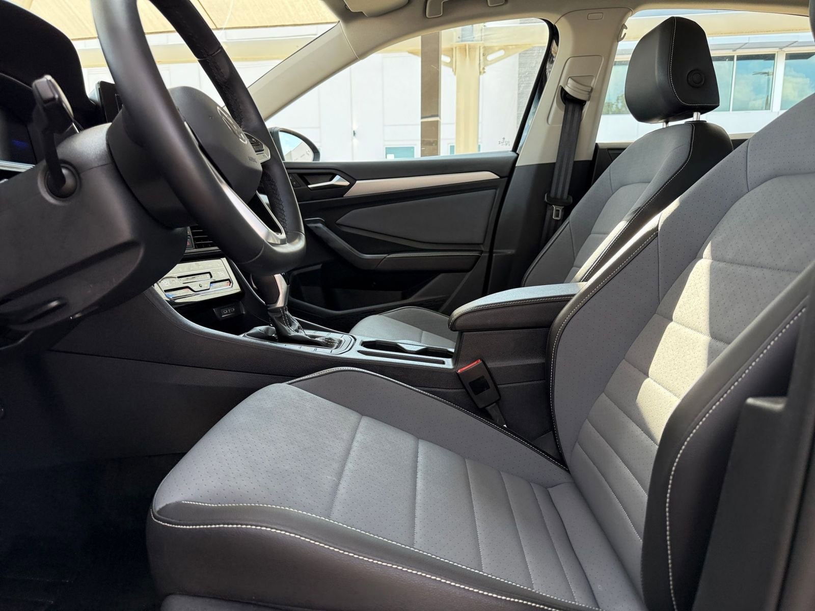 Thumbnail: 2025 Volkswagen Jetta - 27