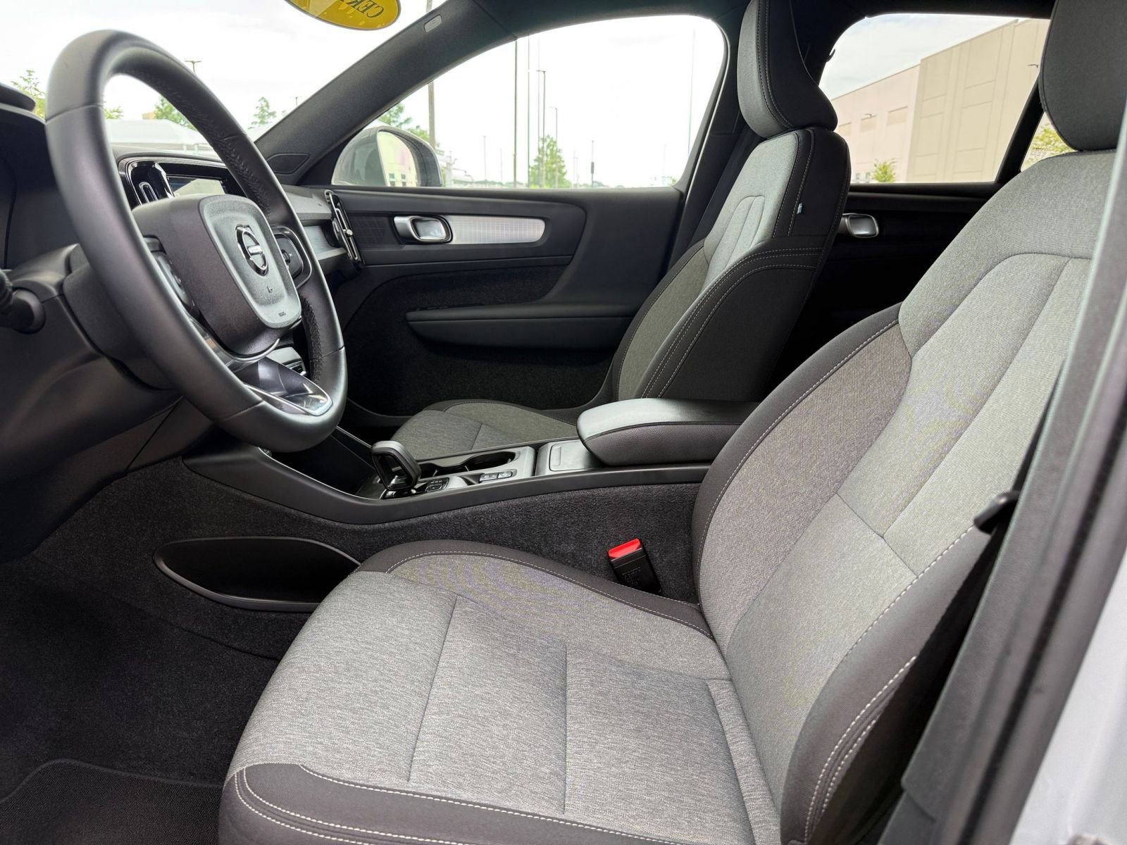 Thumbnail: 2024 Volvo XC40 - 27