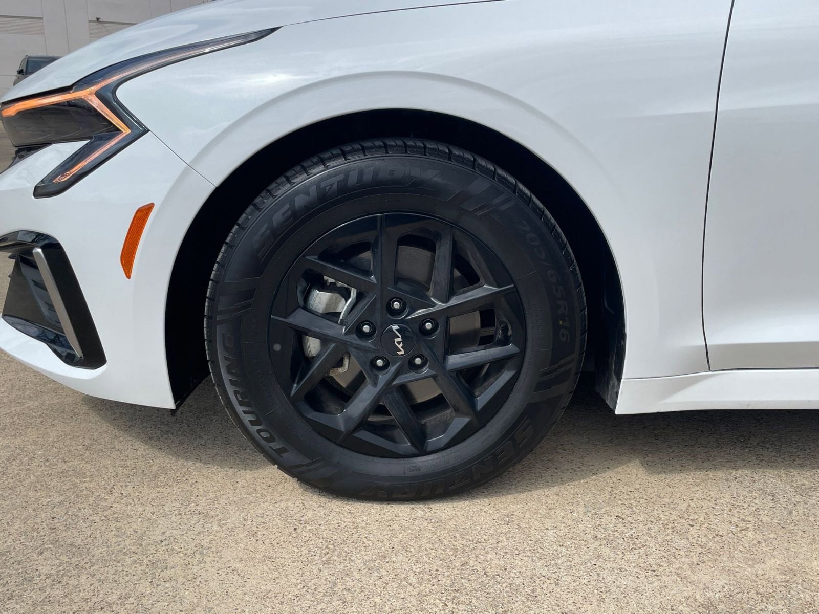 Thumbnail: 2025 Kia K5 - 33