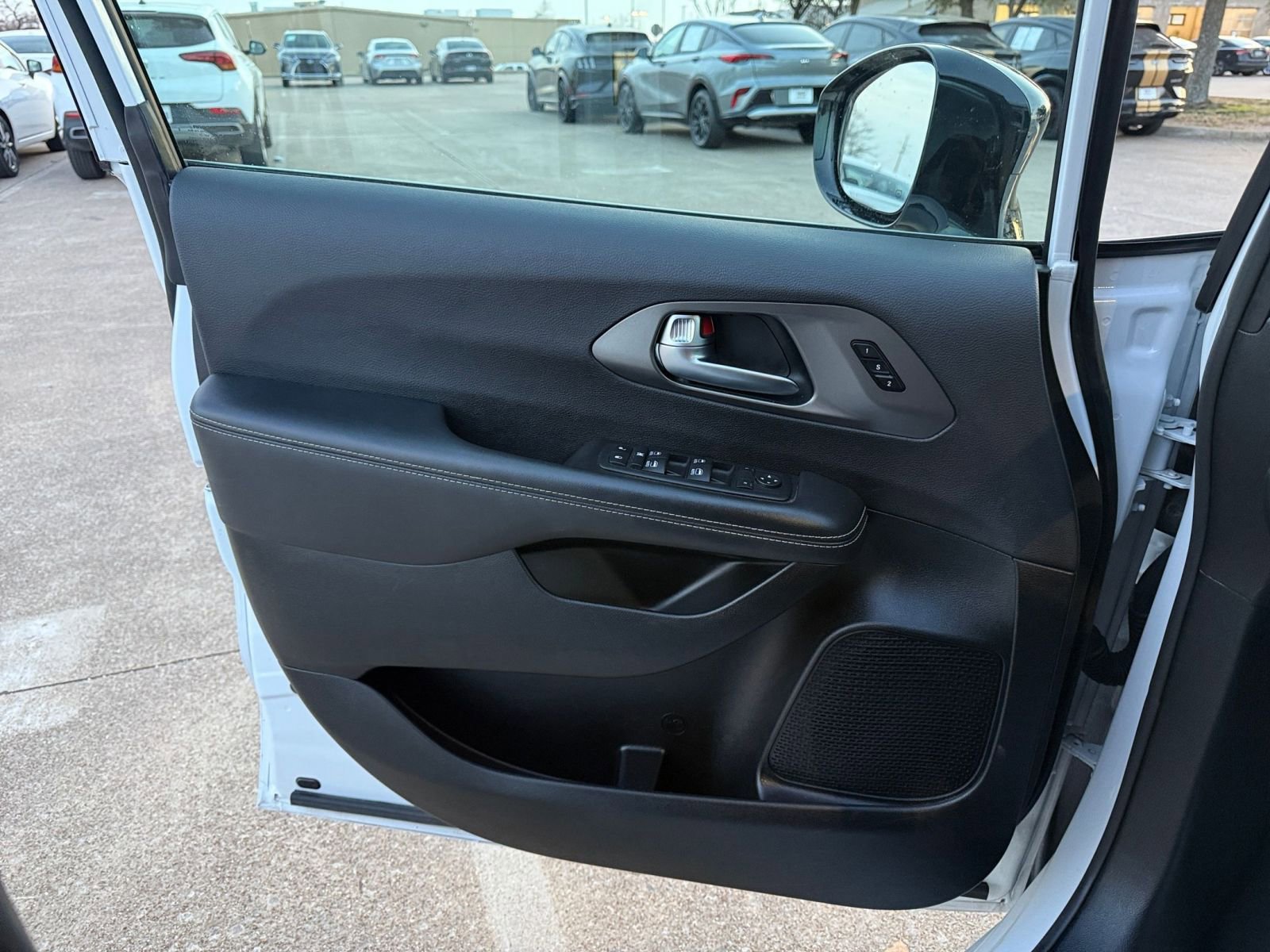 Thumbnail: 2025 Chrysler Pacifica - 21