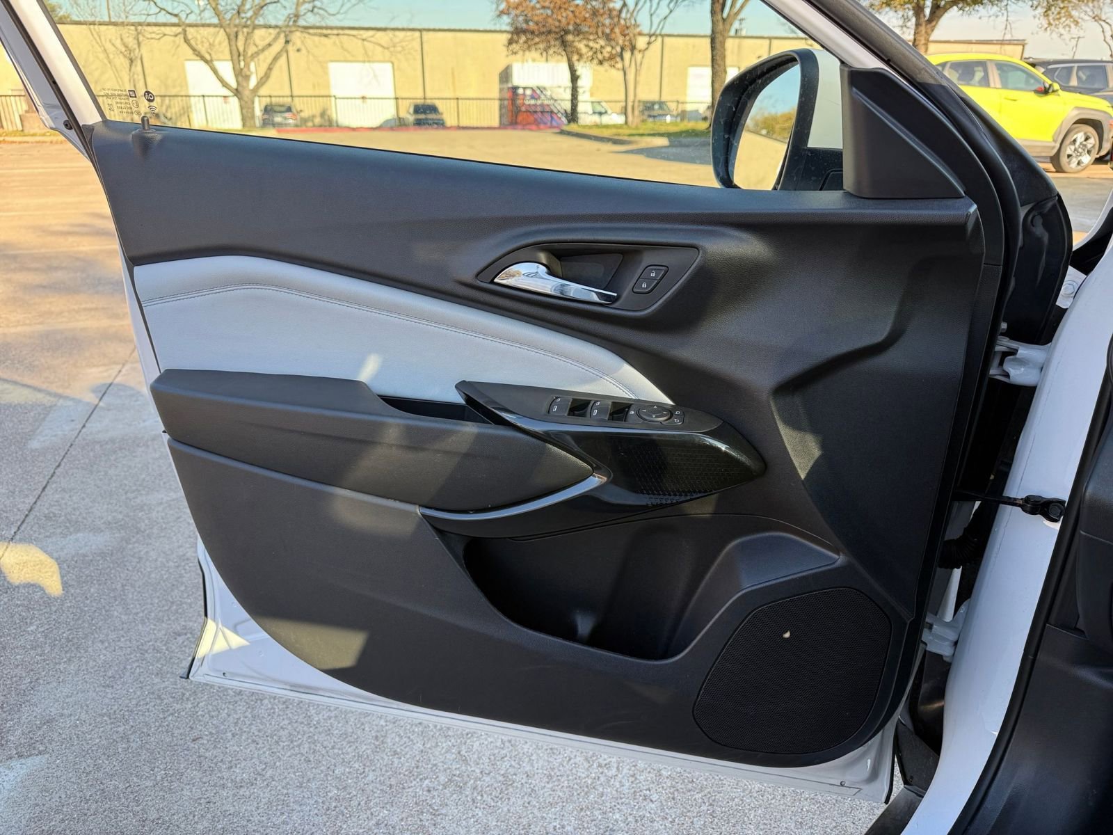 Thumbnail: 2025 Chevrolet Trax - 18