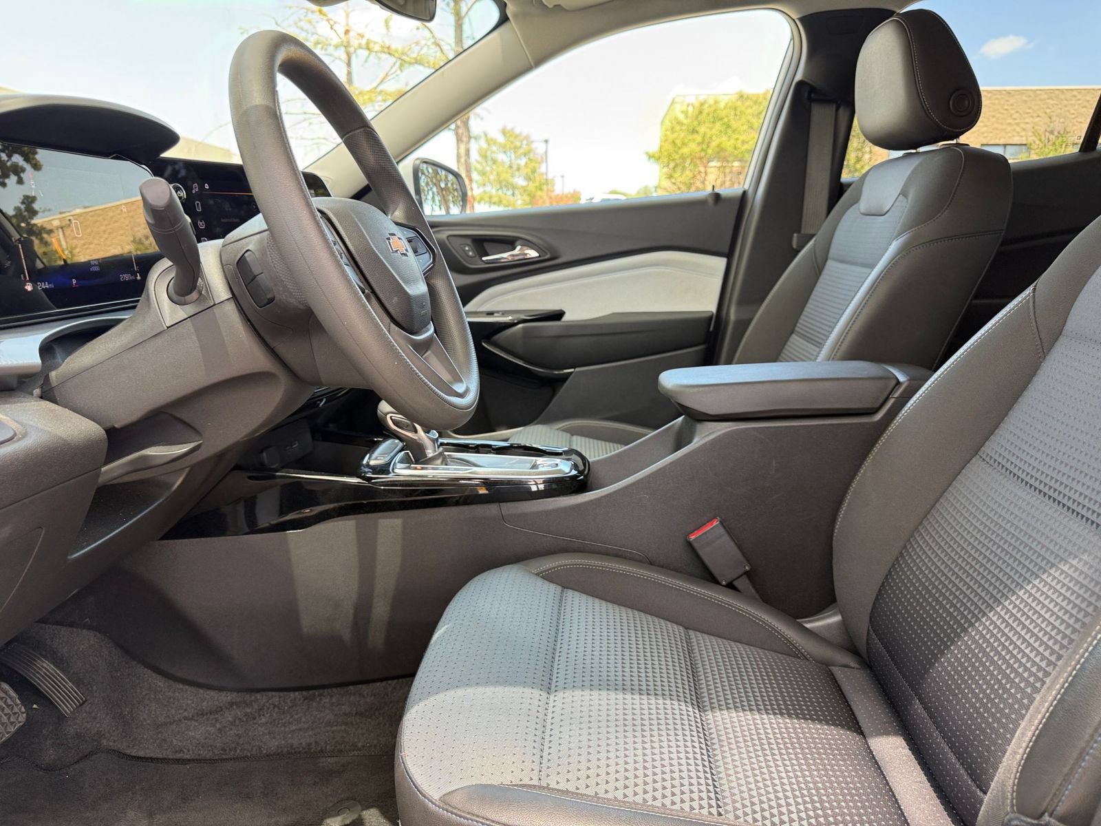Thumbnail: 2025 Chevrolet Trax - 22