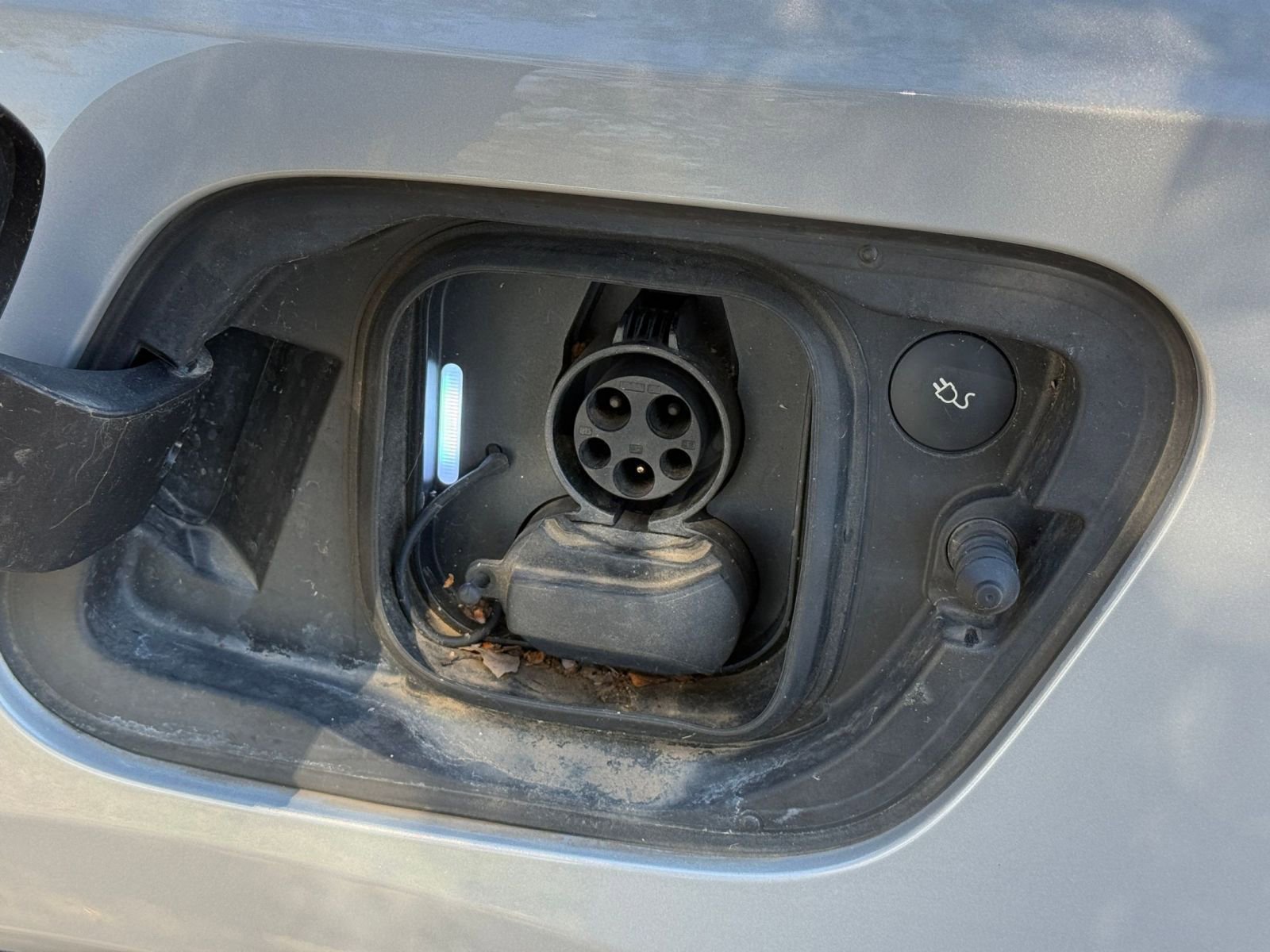 Thumbnail: 2023 Volvo XC40 - 22