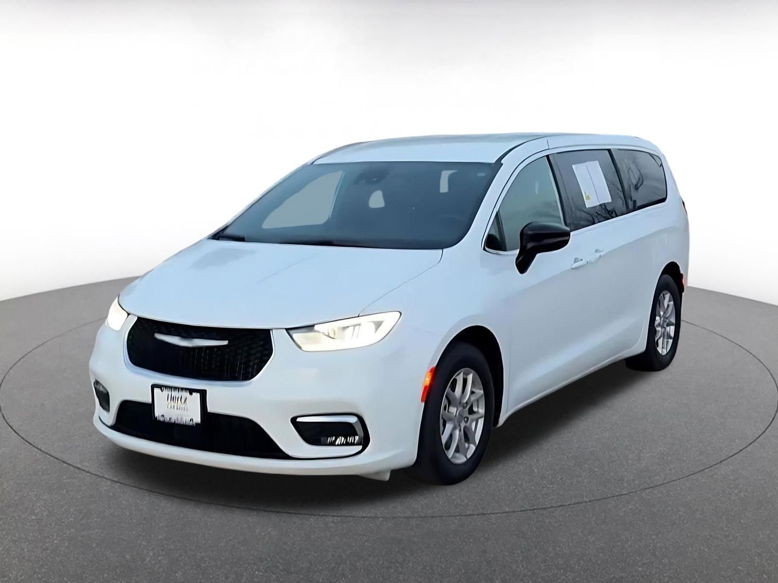 Thumbnail: 2025 Chrysler Pacifica - 7