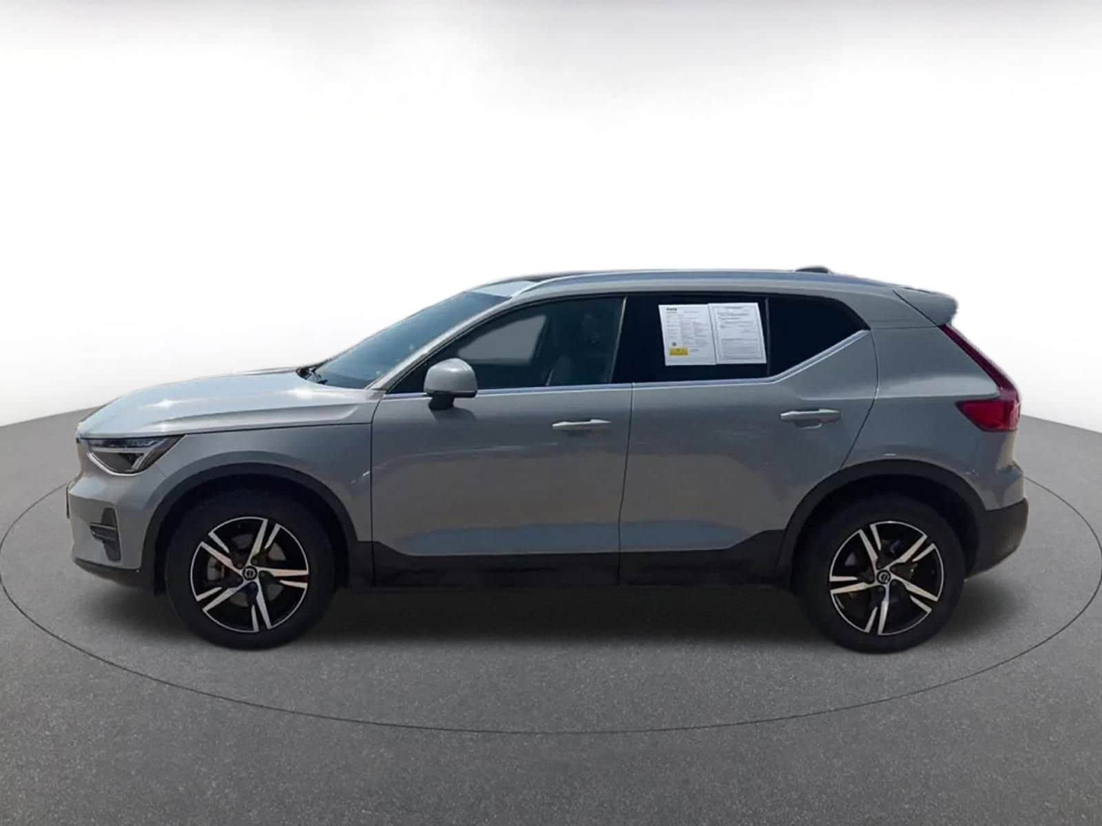 Thumbnail: 2024 Volvo XC40 - 9