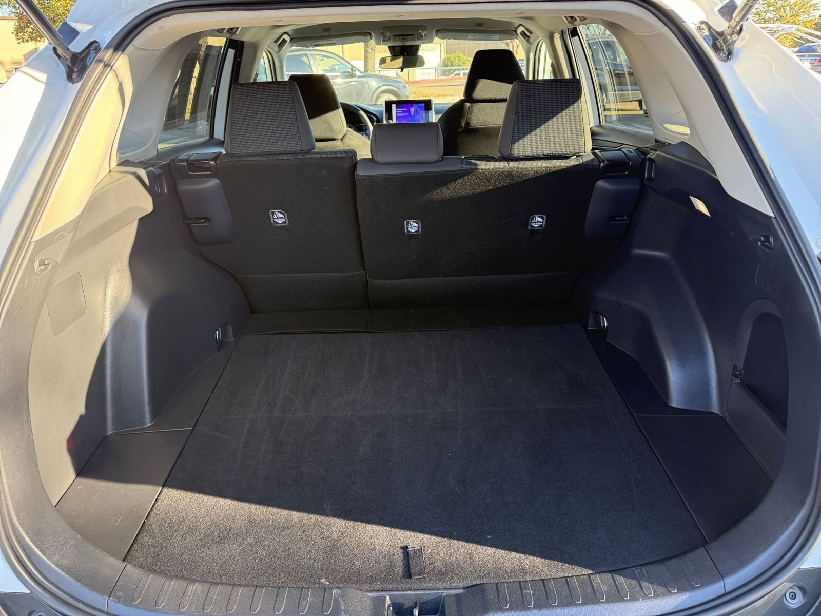 Thumbnail: 2025 Toyota RAV4 - 31