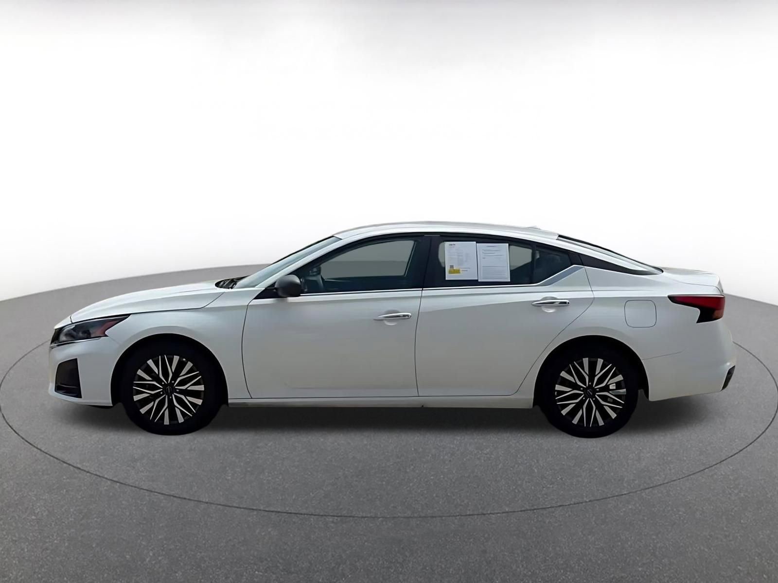 Thumbnail: 2025 Nissan Altima - 10