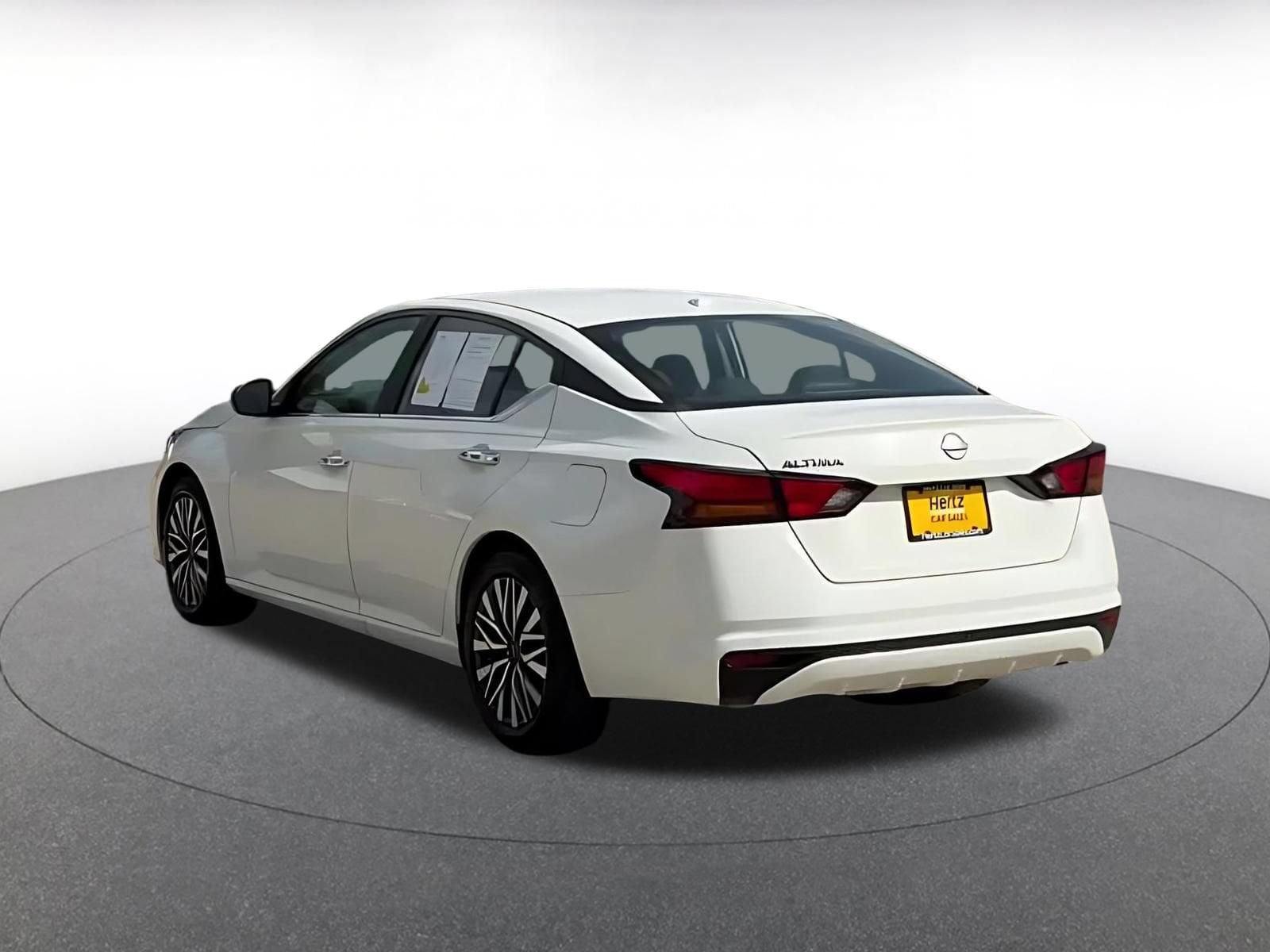 Thumbnail: 2025 Nissan Altima - 10