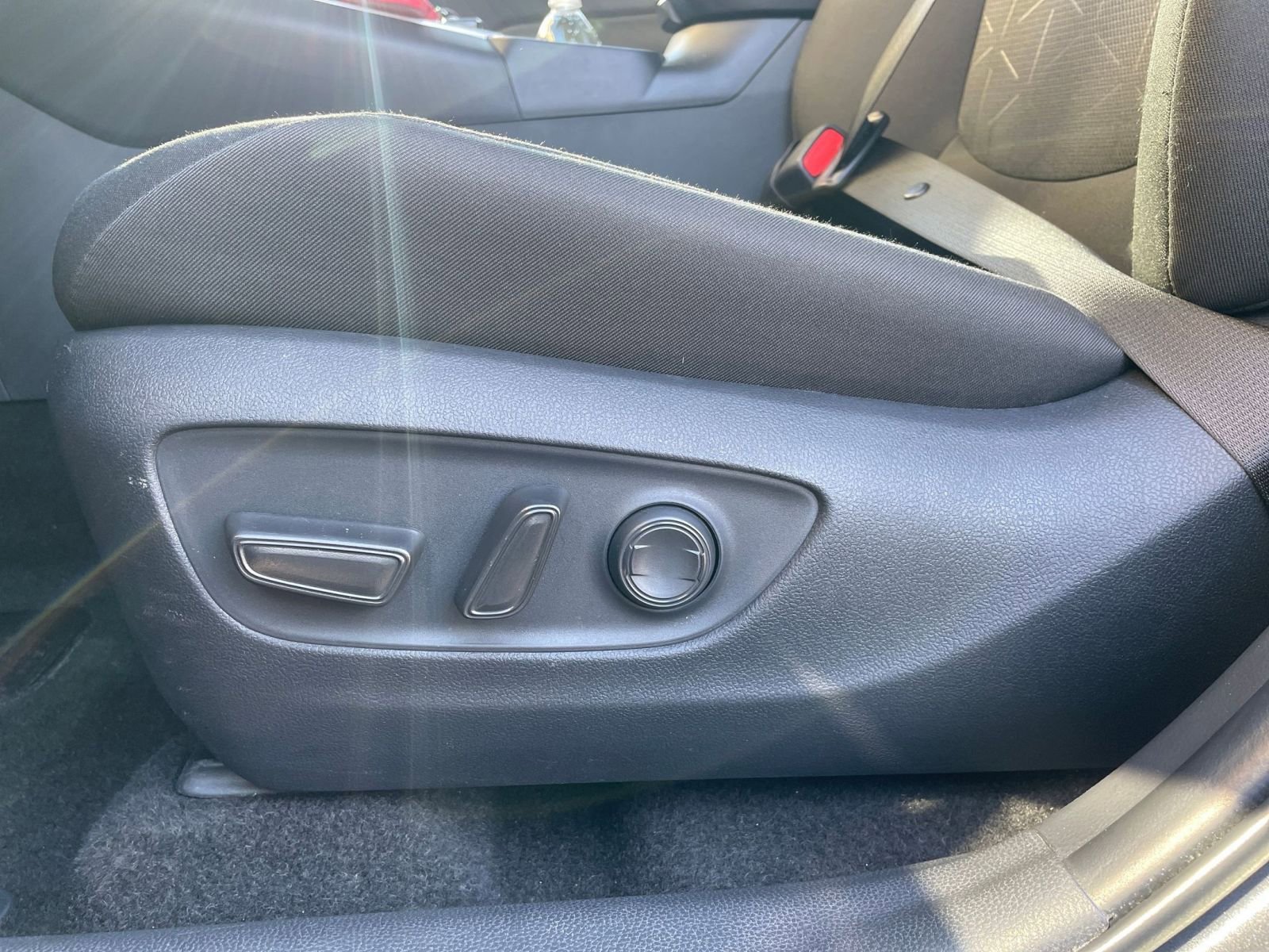 Thumbnail: 2025 Toyota RAV4 - 23