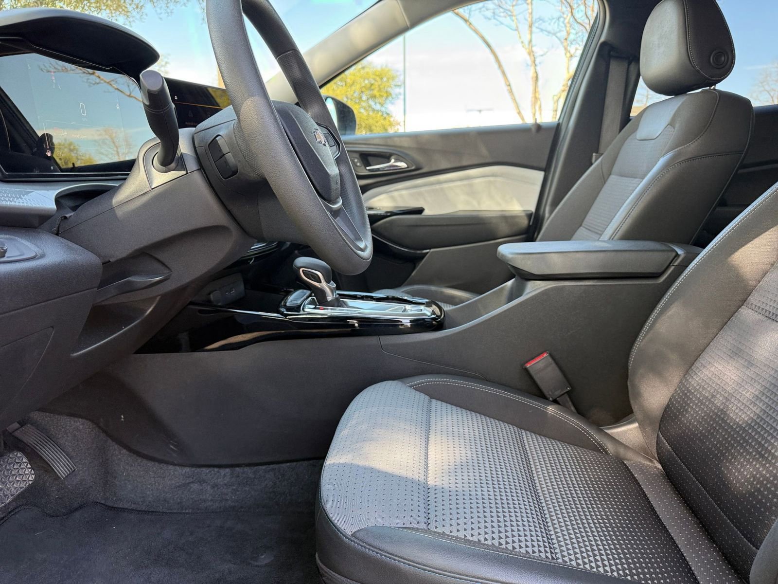 Thumbnail: 2025 Chevrolet Trax - 27