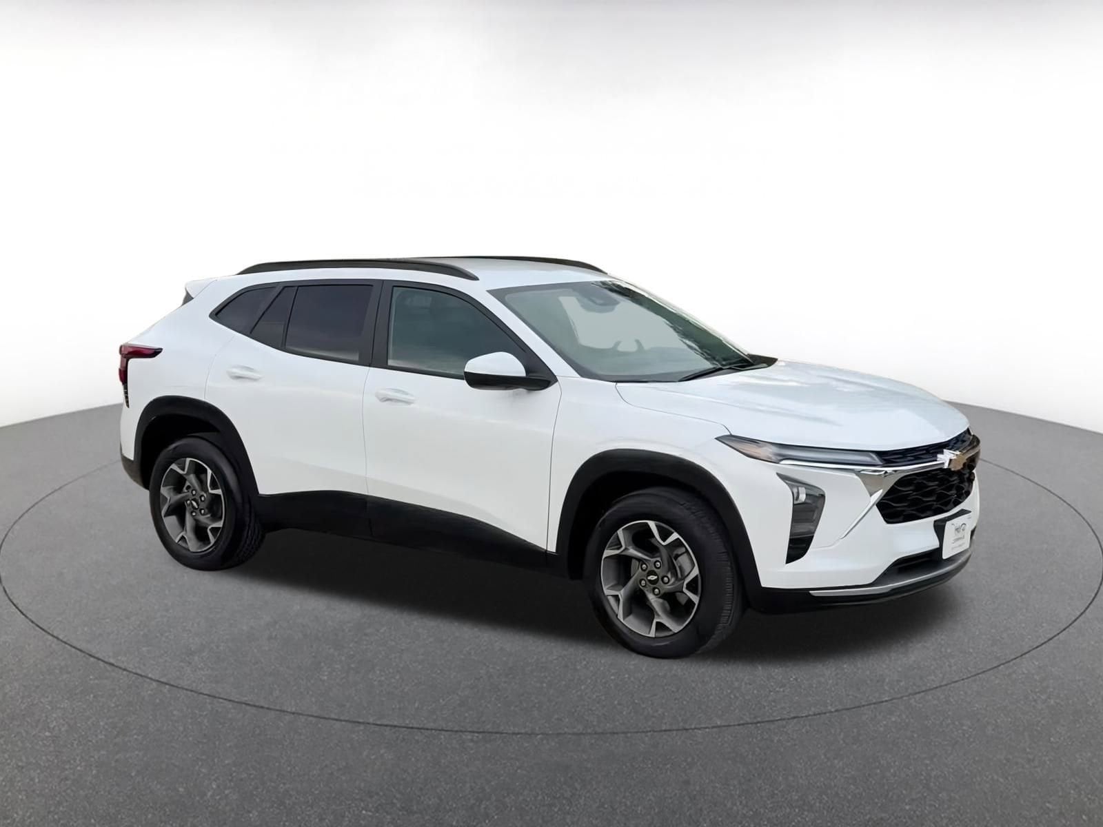 Thumbnail: 2025 Chevrolet Trax - 2