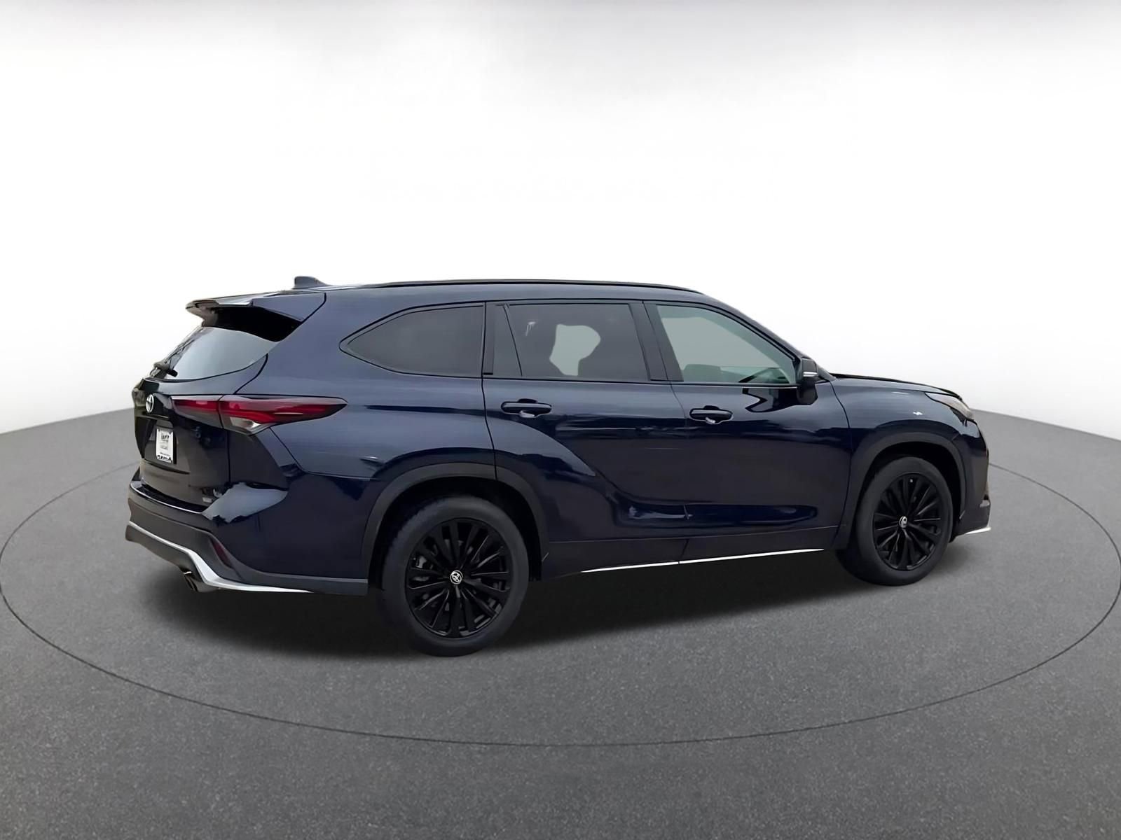 Thumbnail: 2024 Toyota Highlander - 14