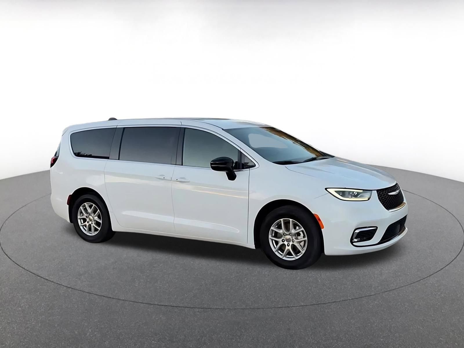 Thumbnail: 2025 Chrysler Pacifica - 2